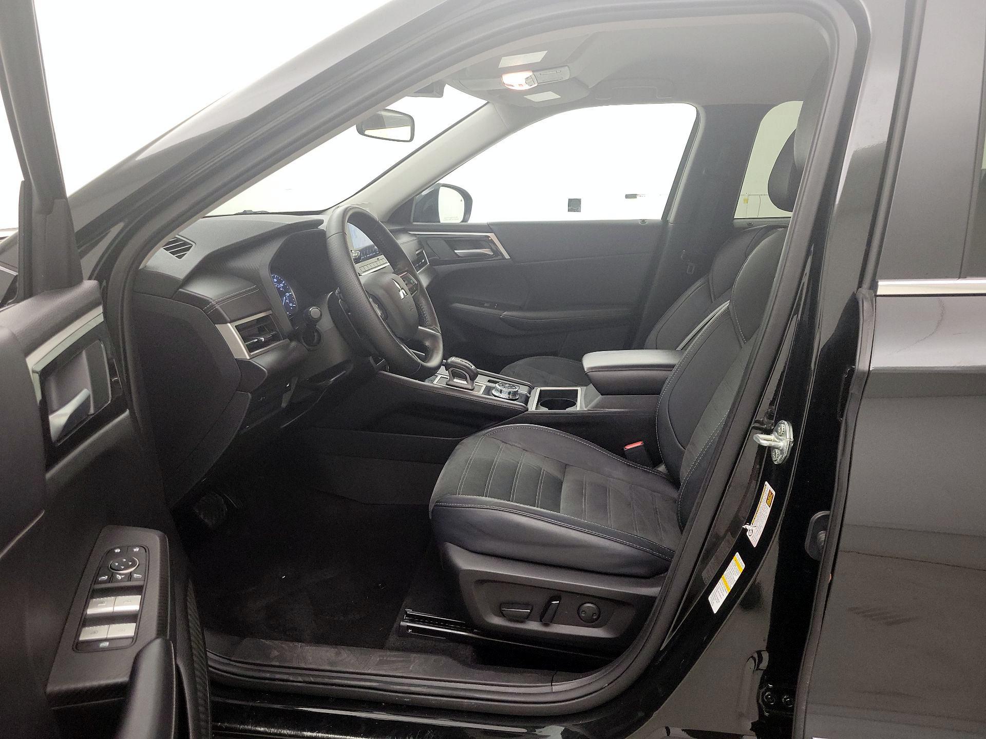 Thumbnail: 2024 Mitsubishi Outlander - 11