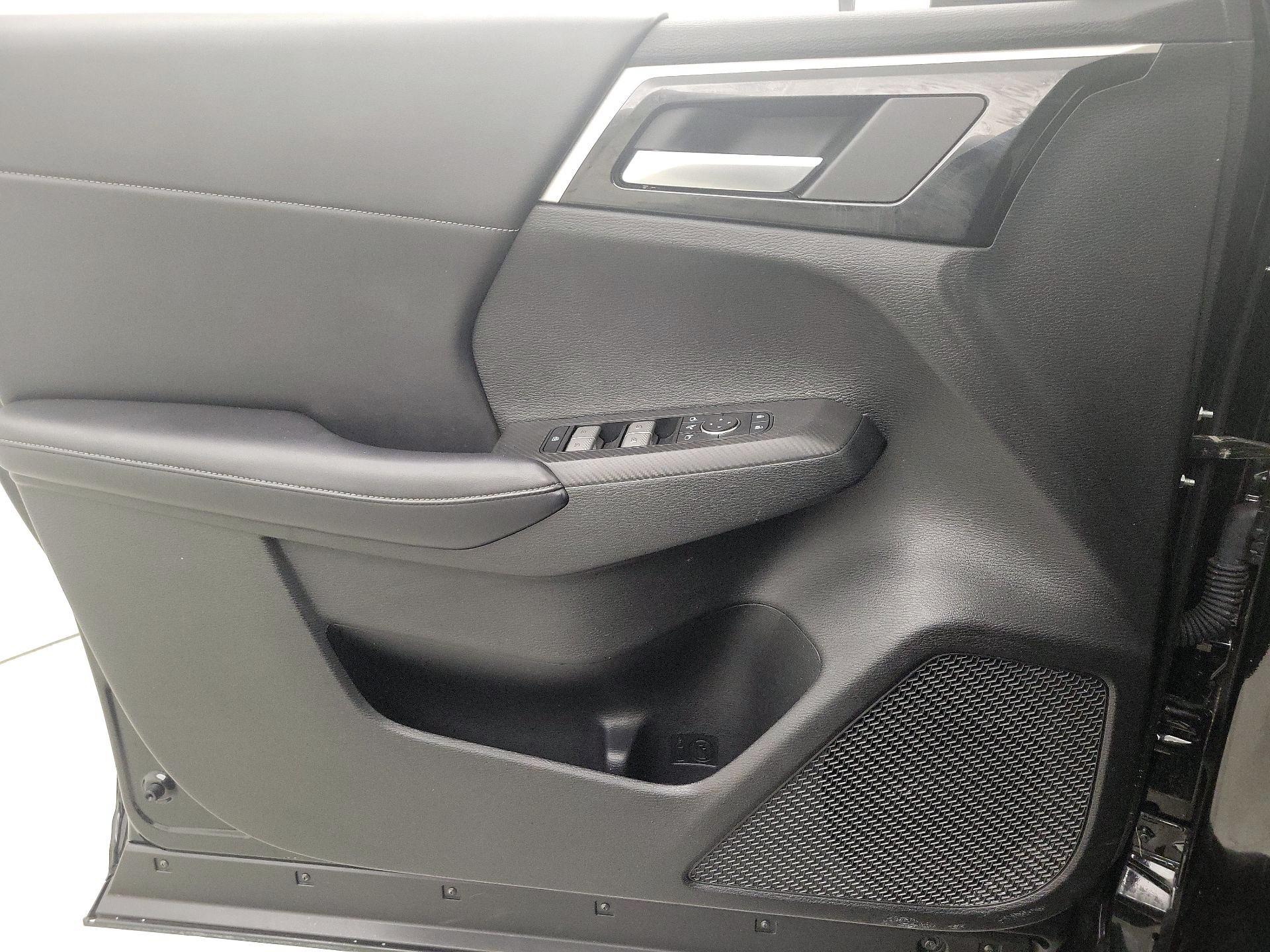 Thumbnail: 2024 Mitsubishi Outlander - 12