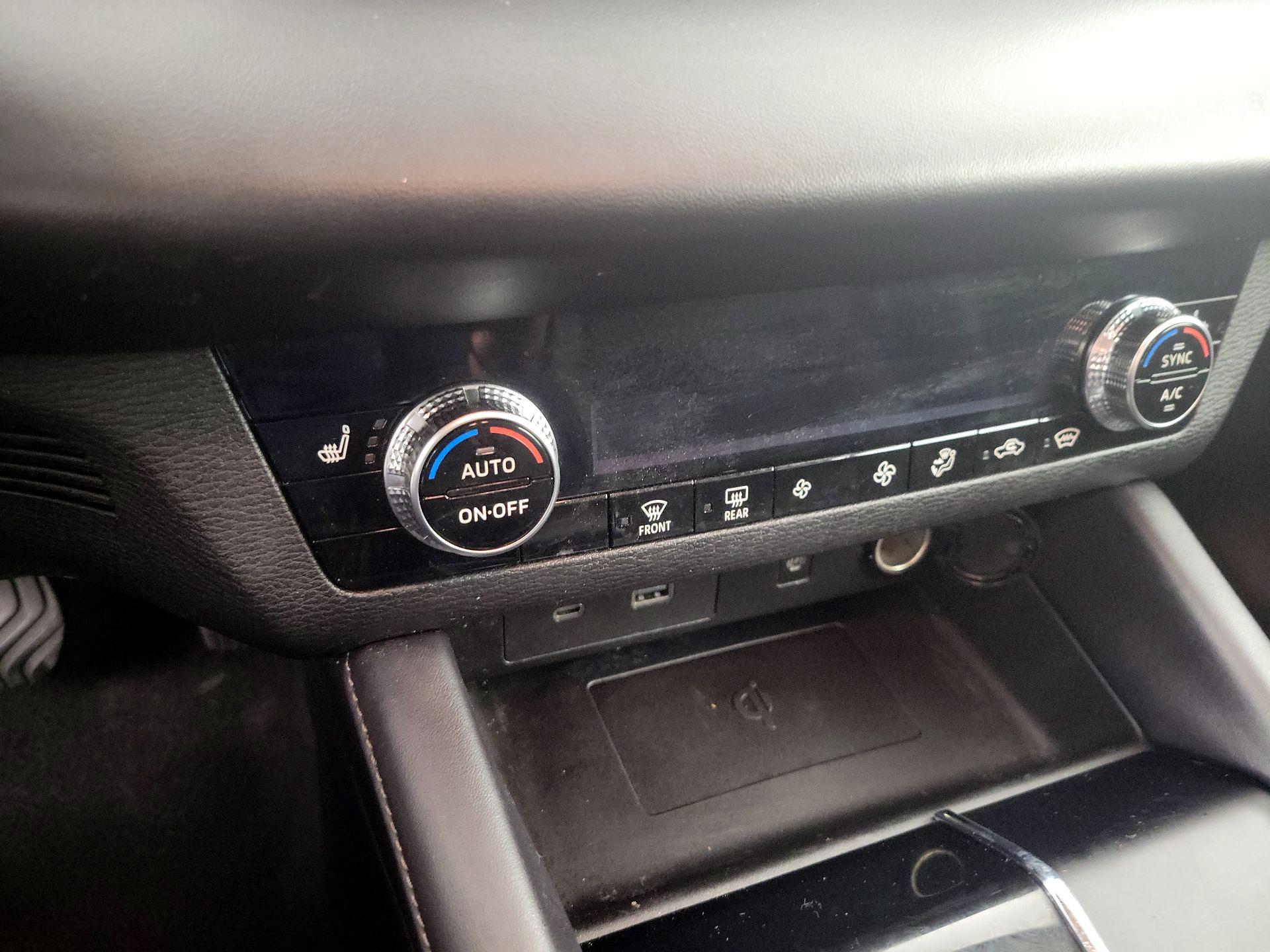 Thumbnail: 2024 Mitsubishi Outlander - 17