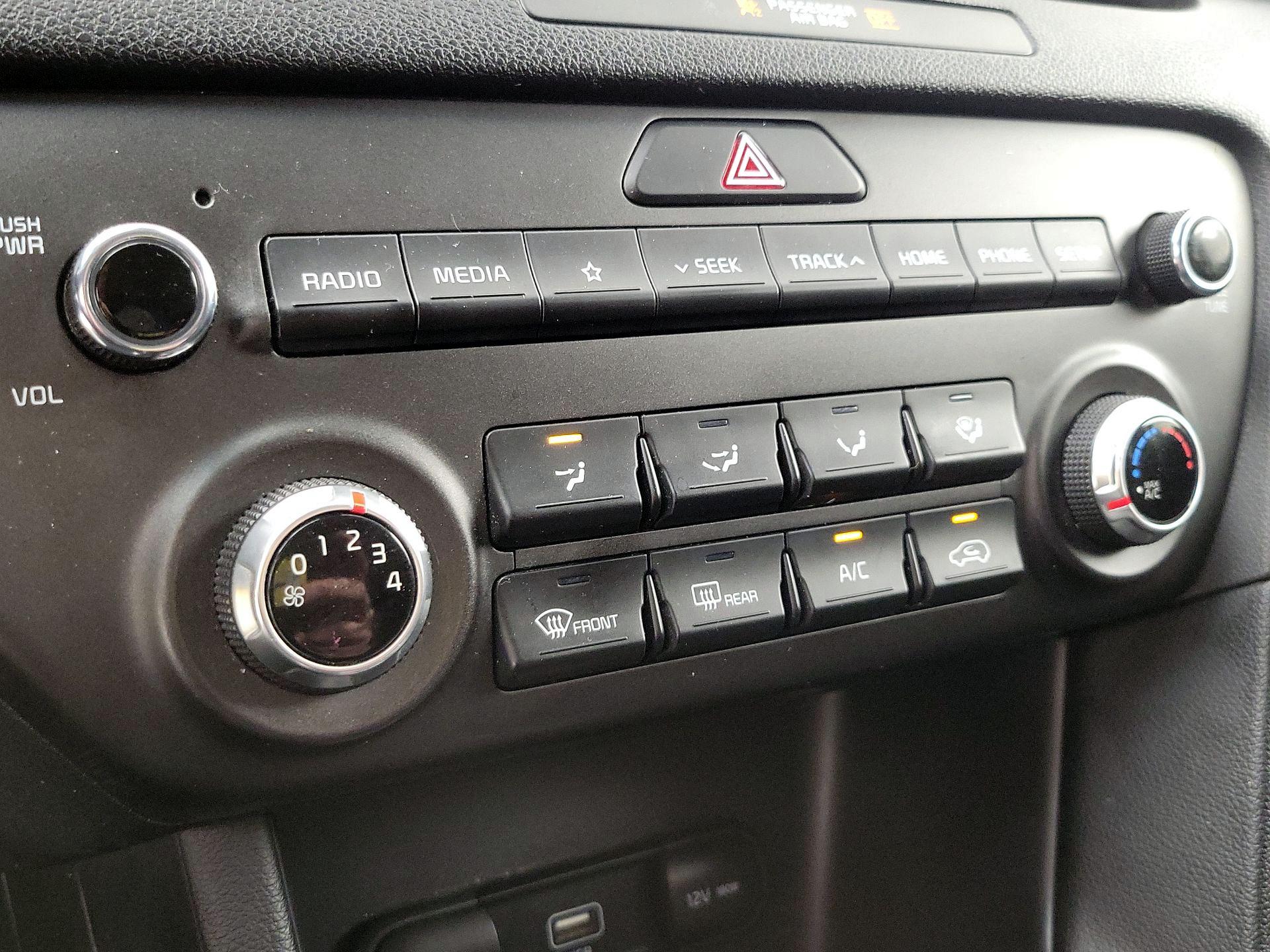 Thumbnail: 2022 Kia Sportage - 16