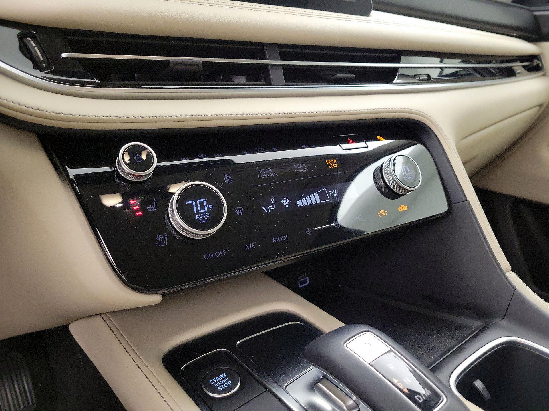 Thumbnail: 2023 INFINITI QX60 - 17