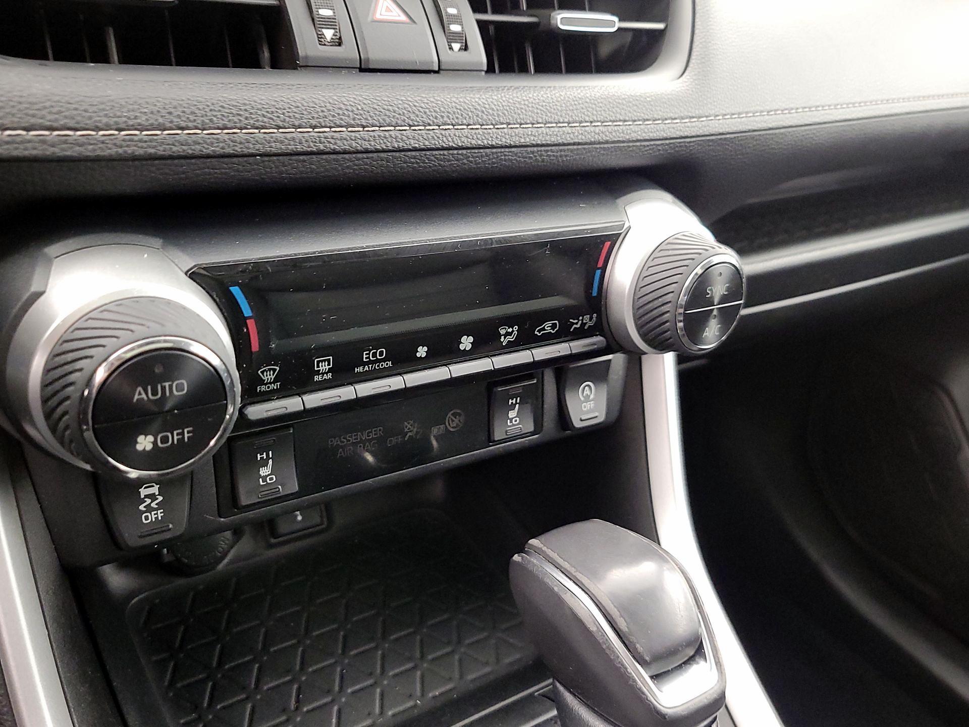 Thumbnail: 2020 Toyota RAV4 - 16