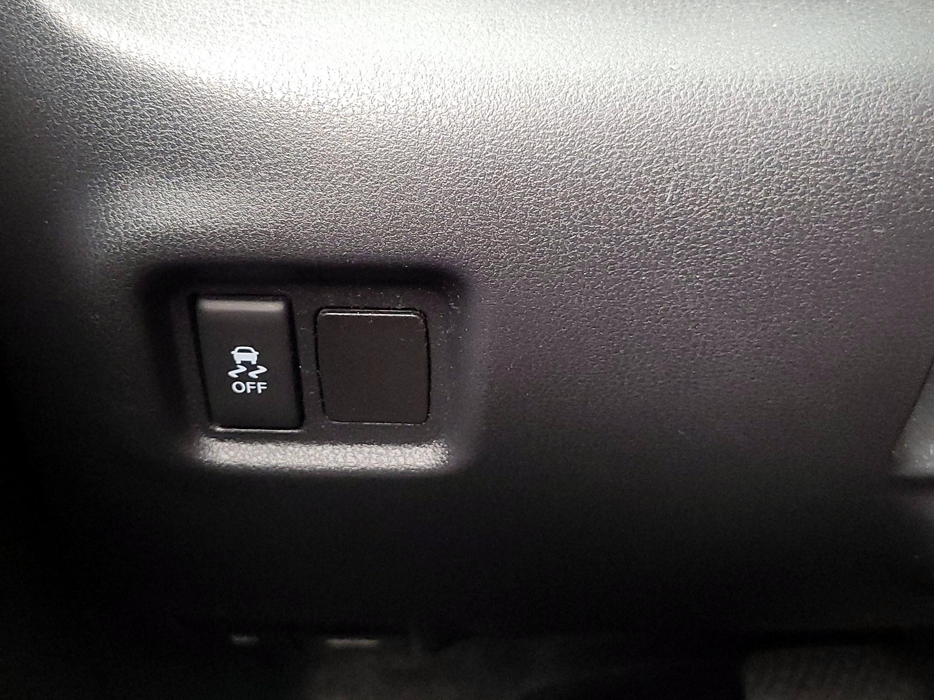 Thumbnail: 2014 Nissan Versa - 13