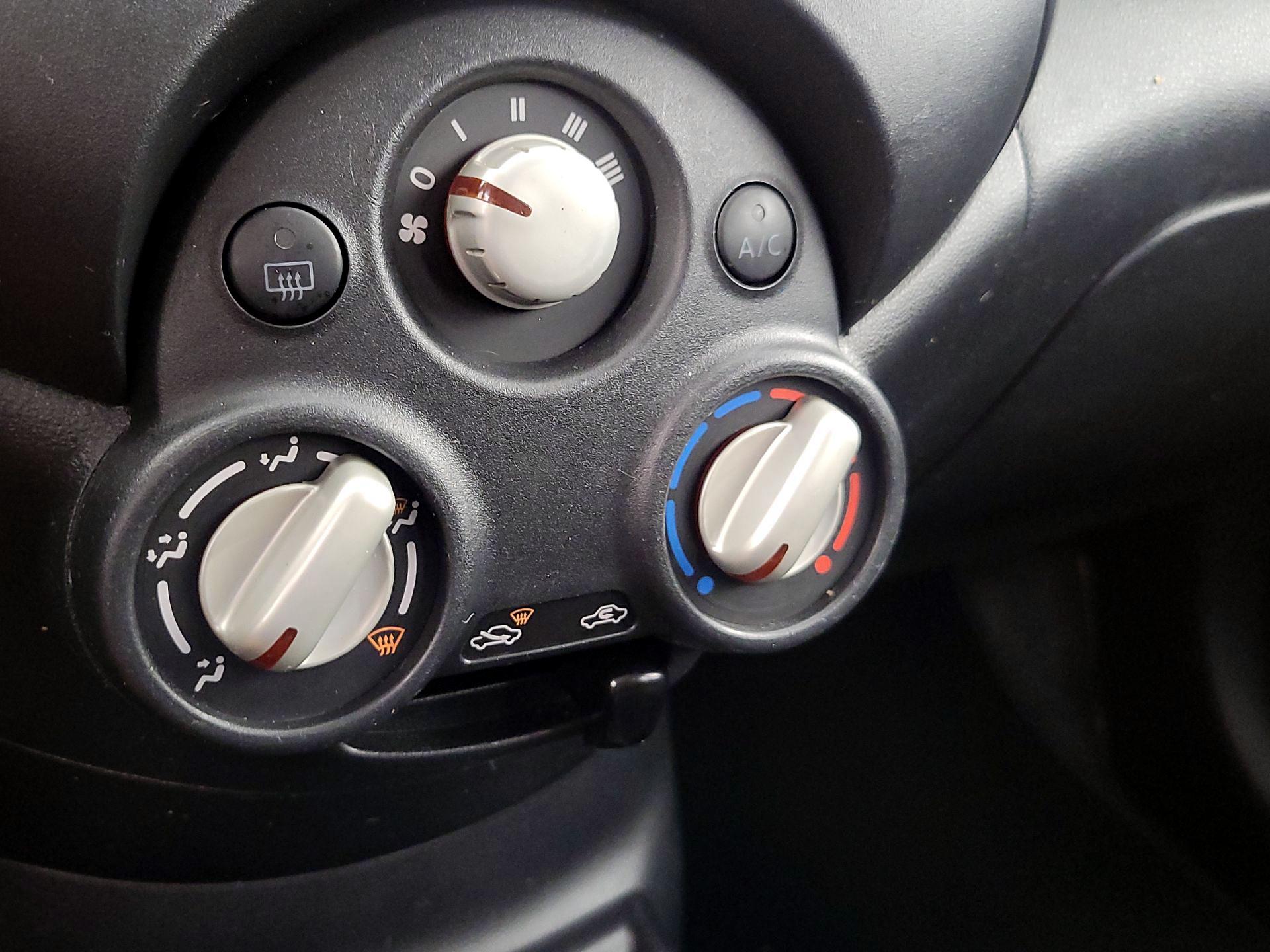 Thumbnail: 2014 Nissan Versa - 15