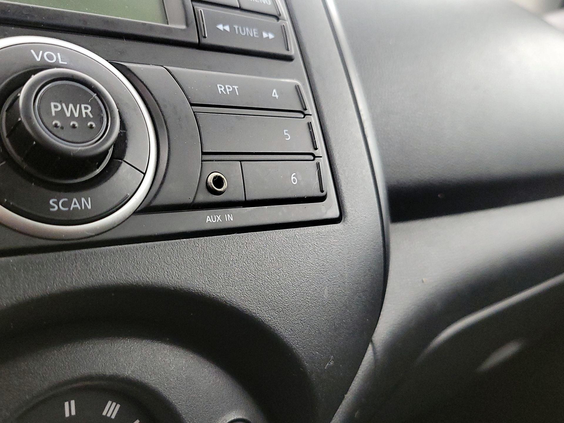 Thumbnail: 2014 Nissan Versa - 17