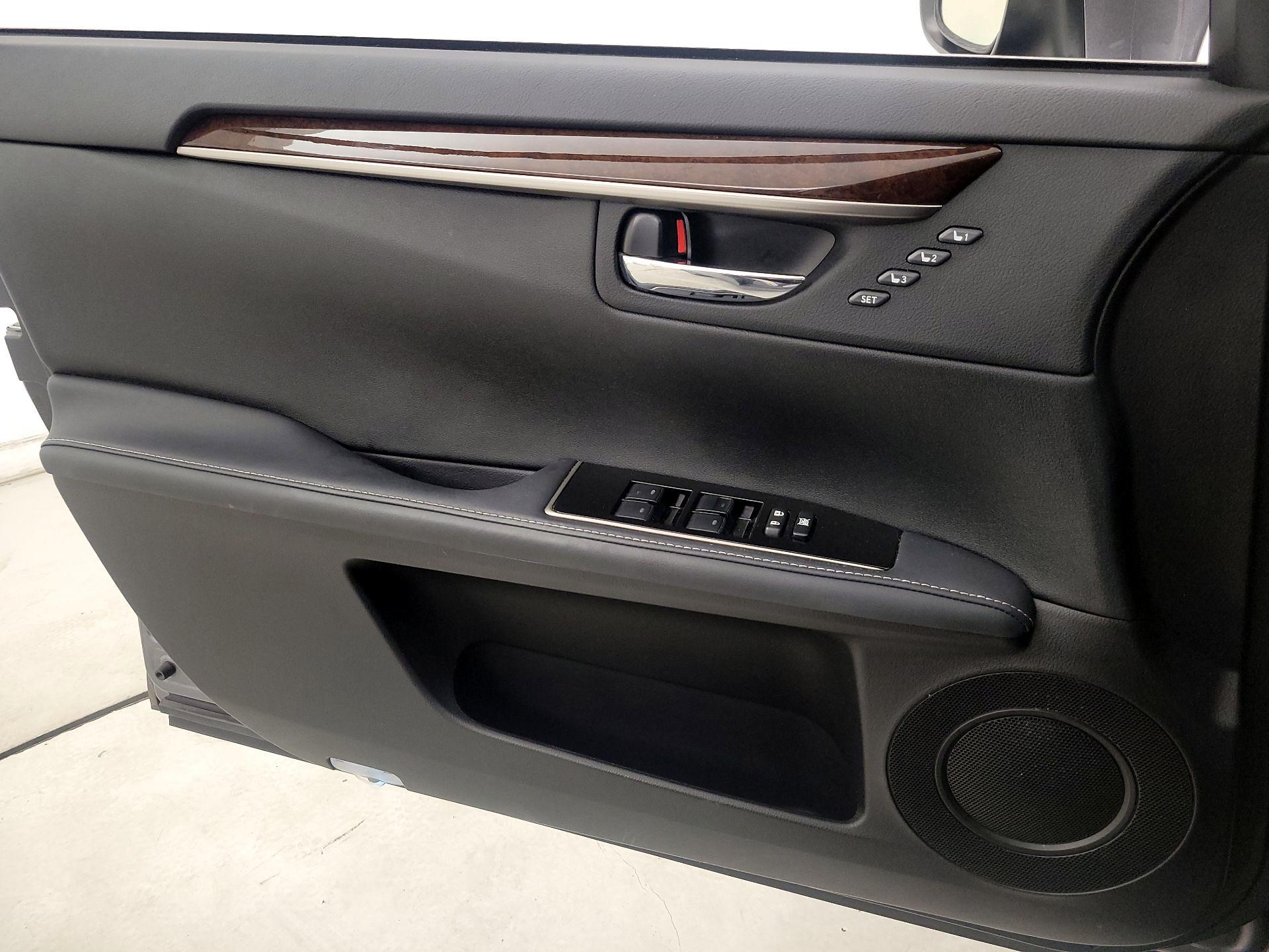 Thumbnail: 2016 Lexus ES - 12