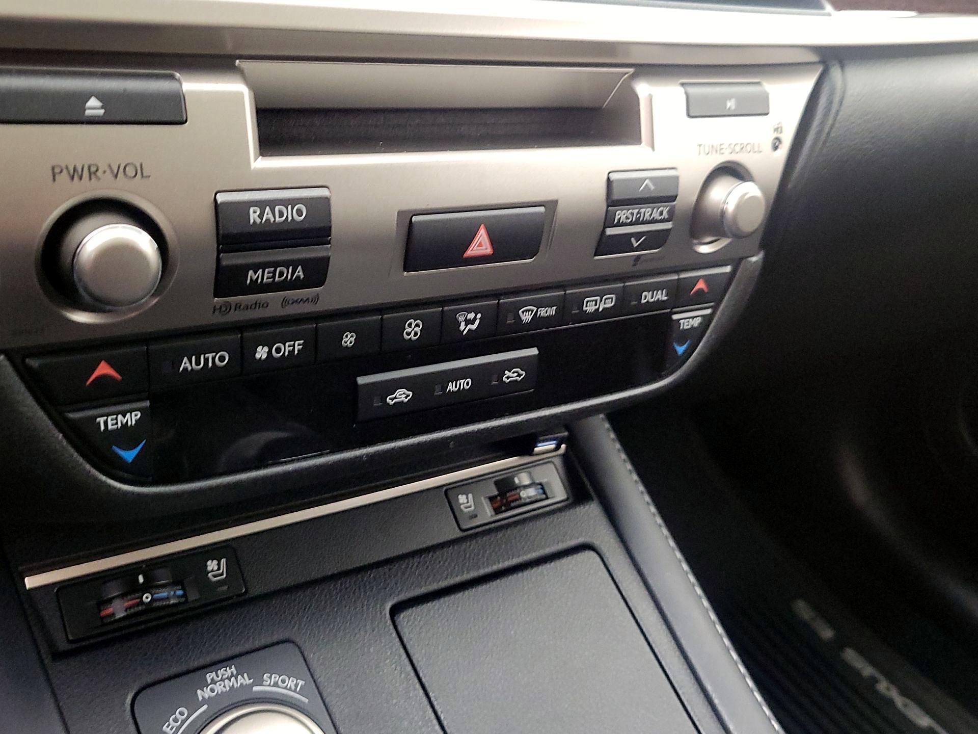 Thumbnail: 2016 Lexus ES - 16