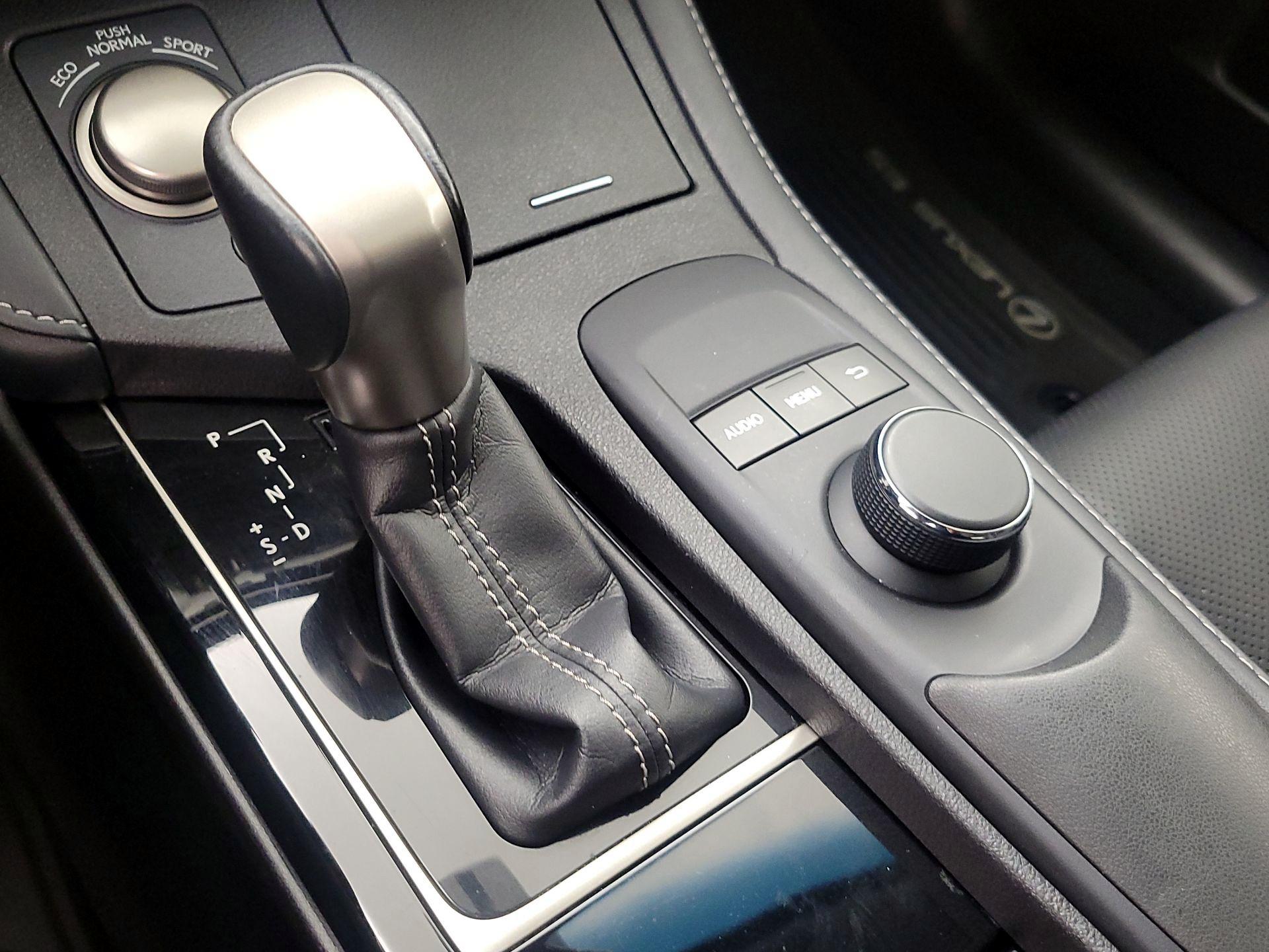 Thumbnail: 2016 Lexus ES - 17