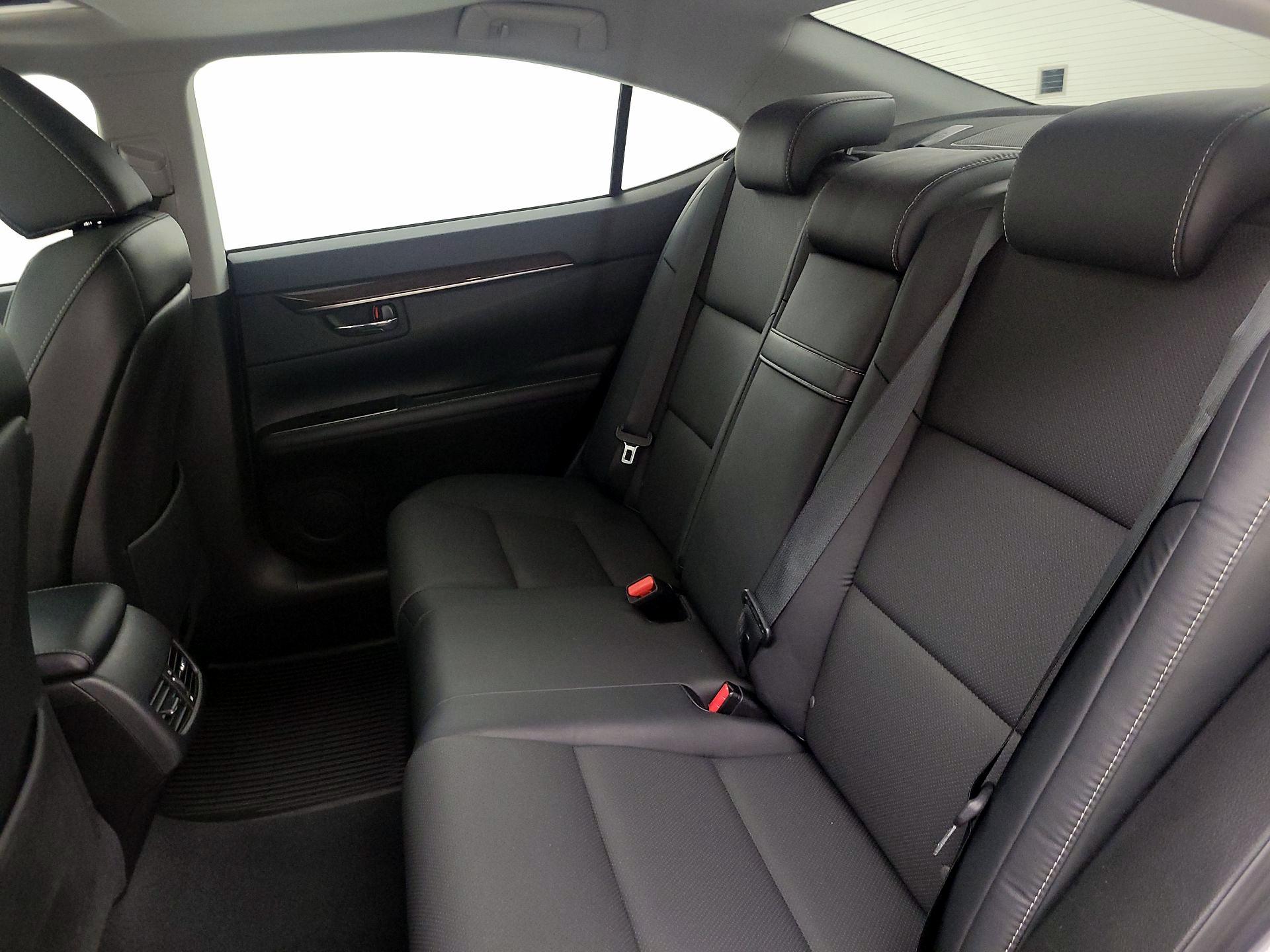 Thumbnail: 2016 Lexus ES - 20