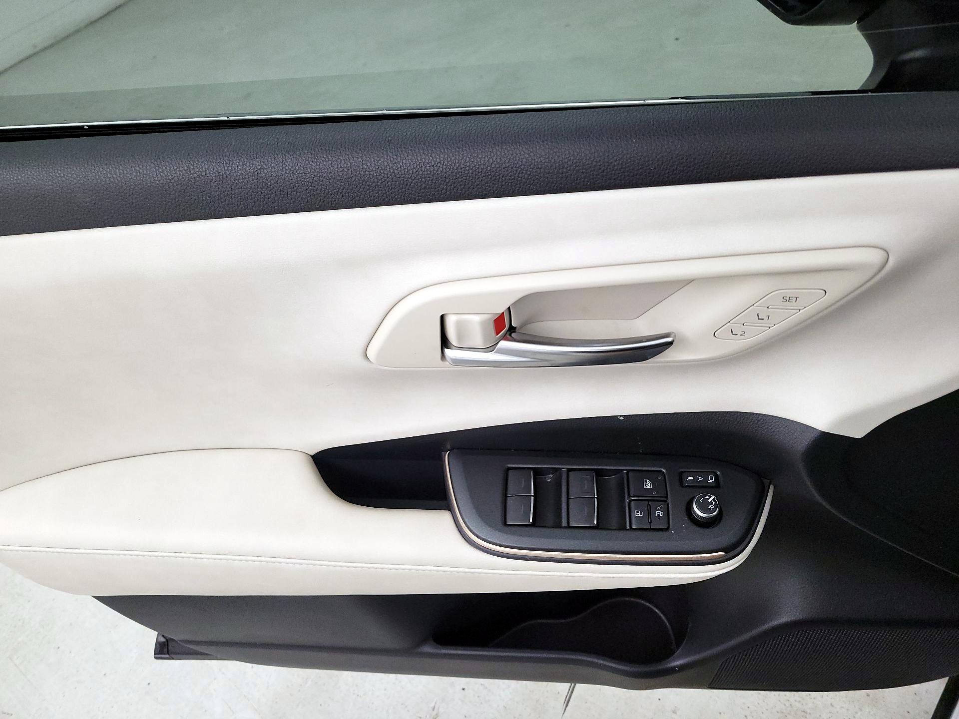 Thumbnail: 2023 Toyota Crown - 12