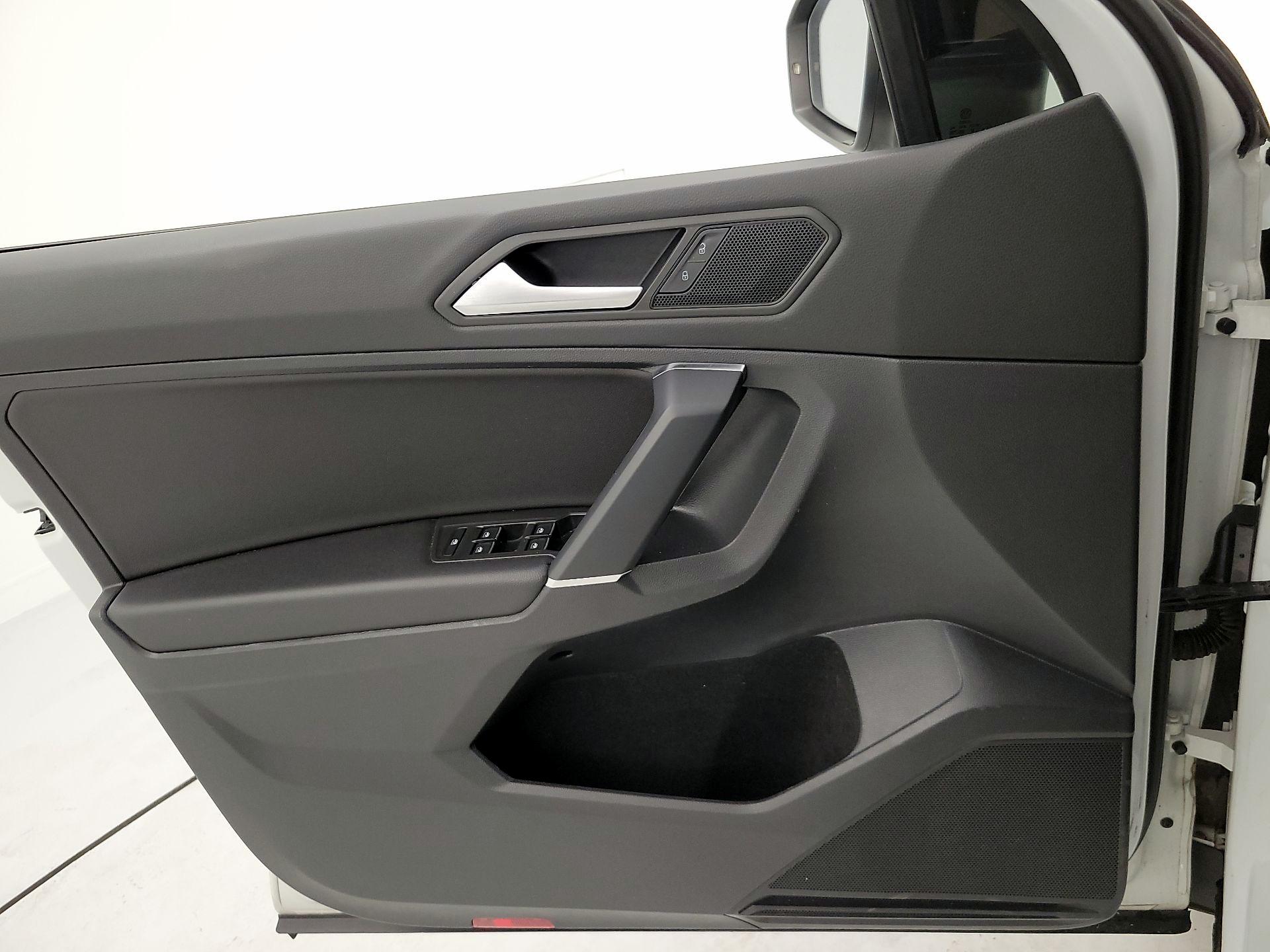 Thumbnail: 2020 Volkswagen Tiguan - 12