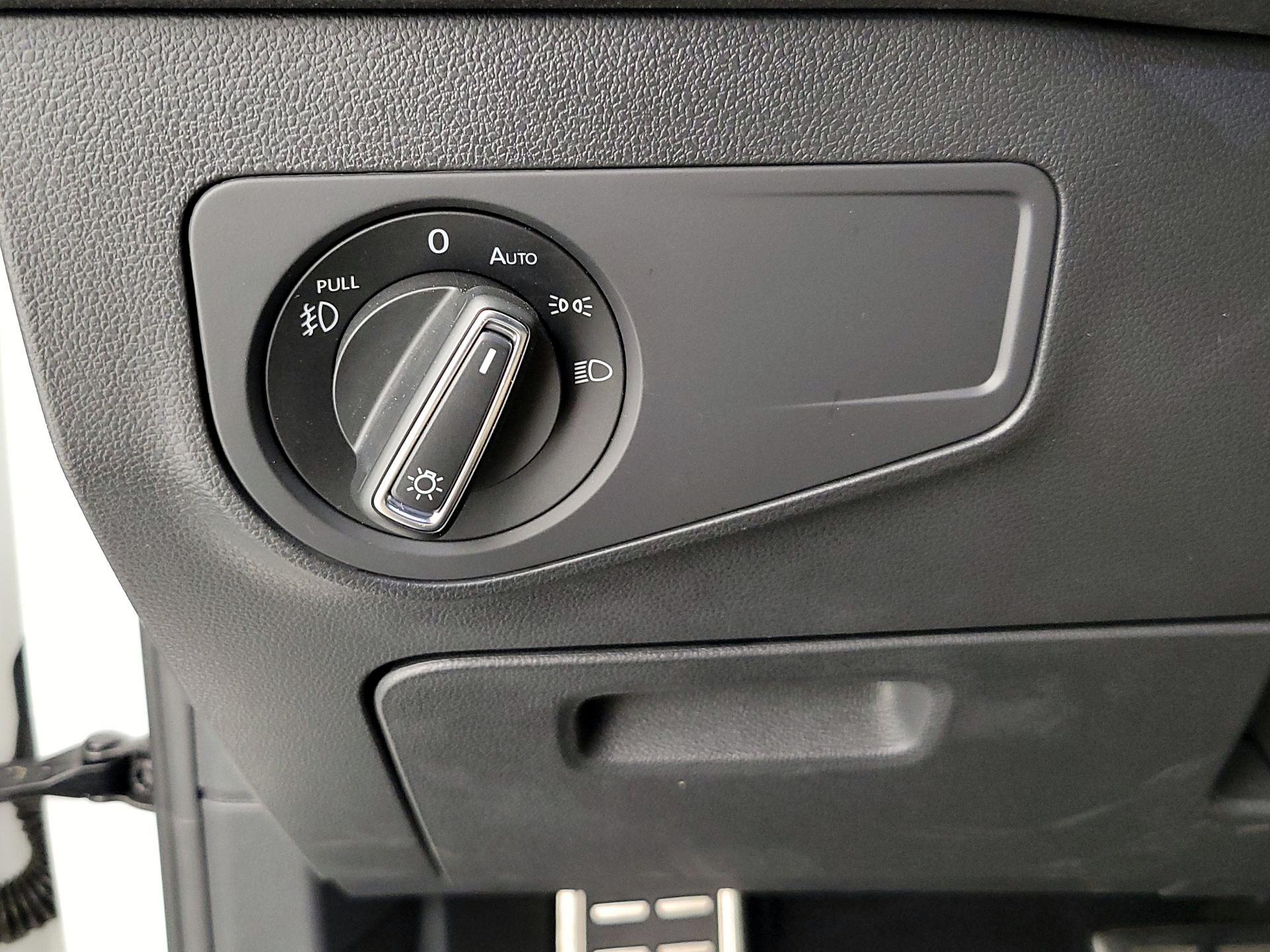 Thumbnail: 2020 Volkswagen Tiguan - 13