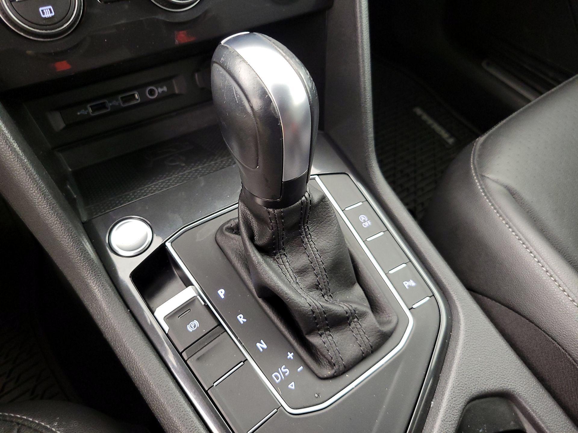 Thumbnail: 2020 Volkswagen Tiguan - 17