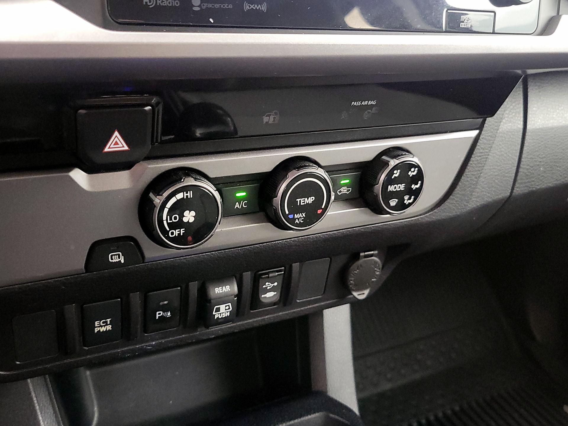 Thumbnail: 2018 Toyota Tacoma - 17