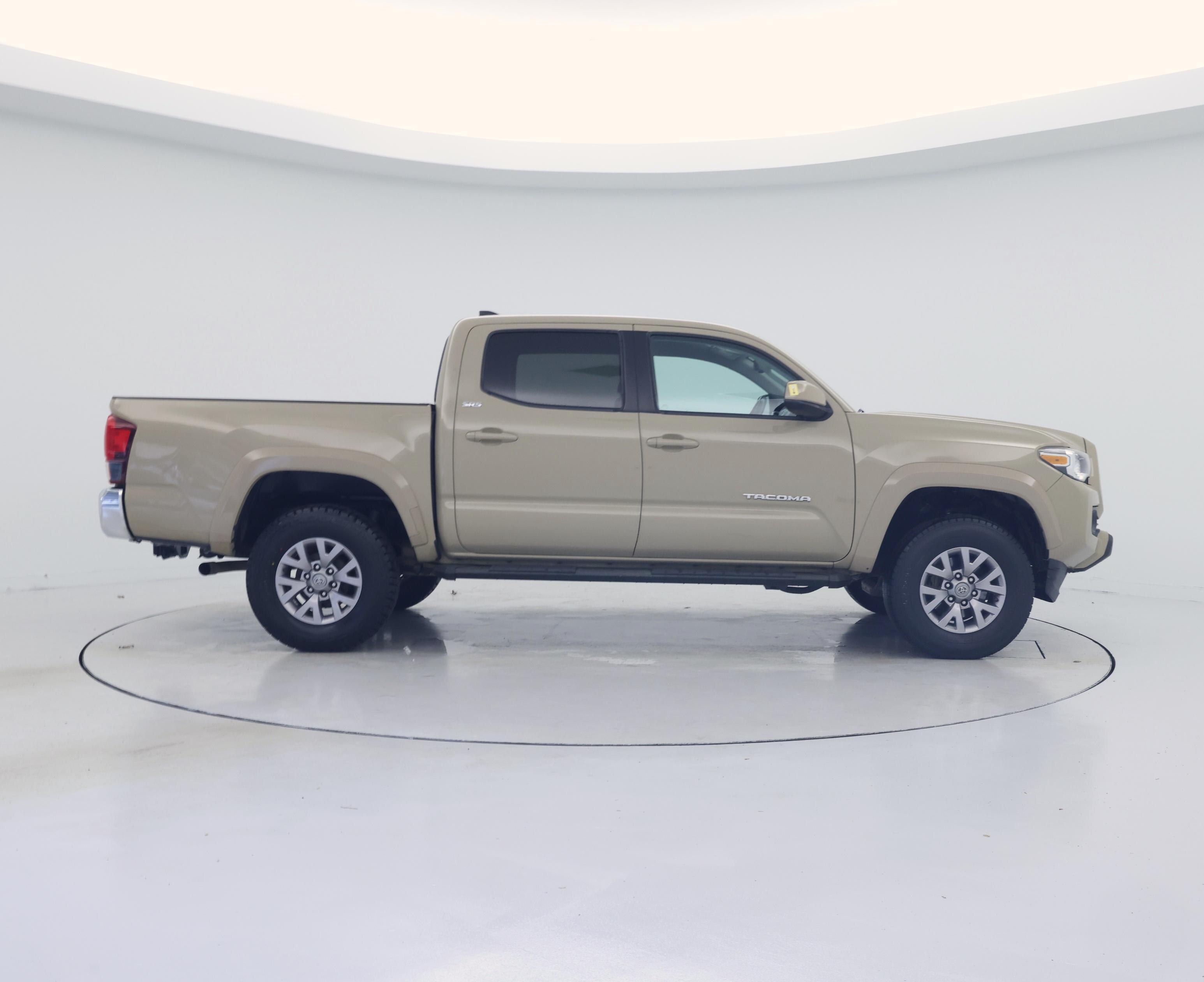 Thumbnail: 2018 Toyota Tacoma - 7