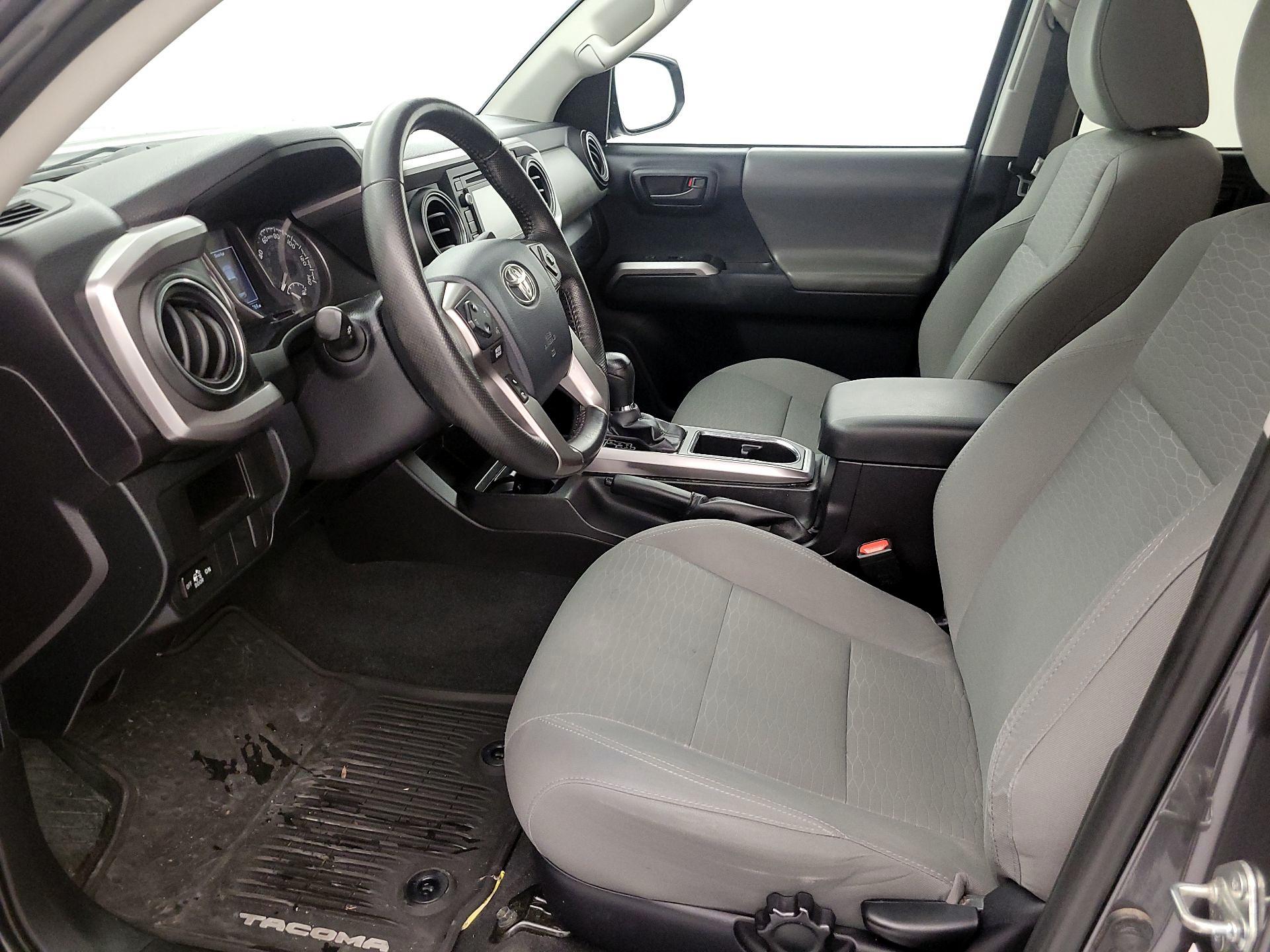 Thumbnail: 2016 Toyota Tacoma - 11