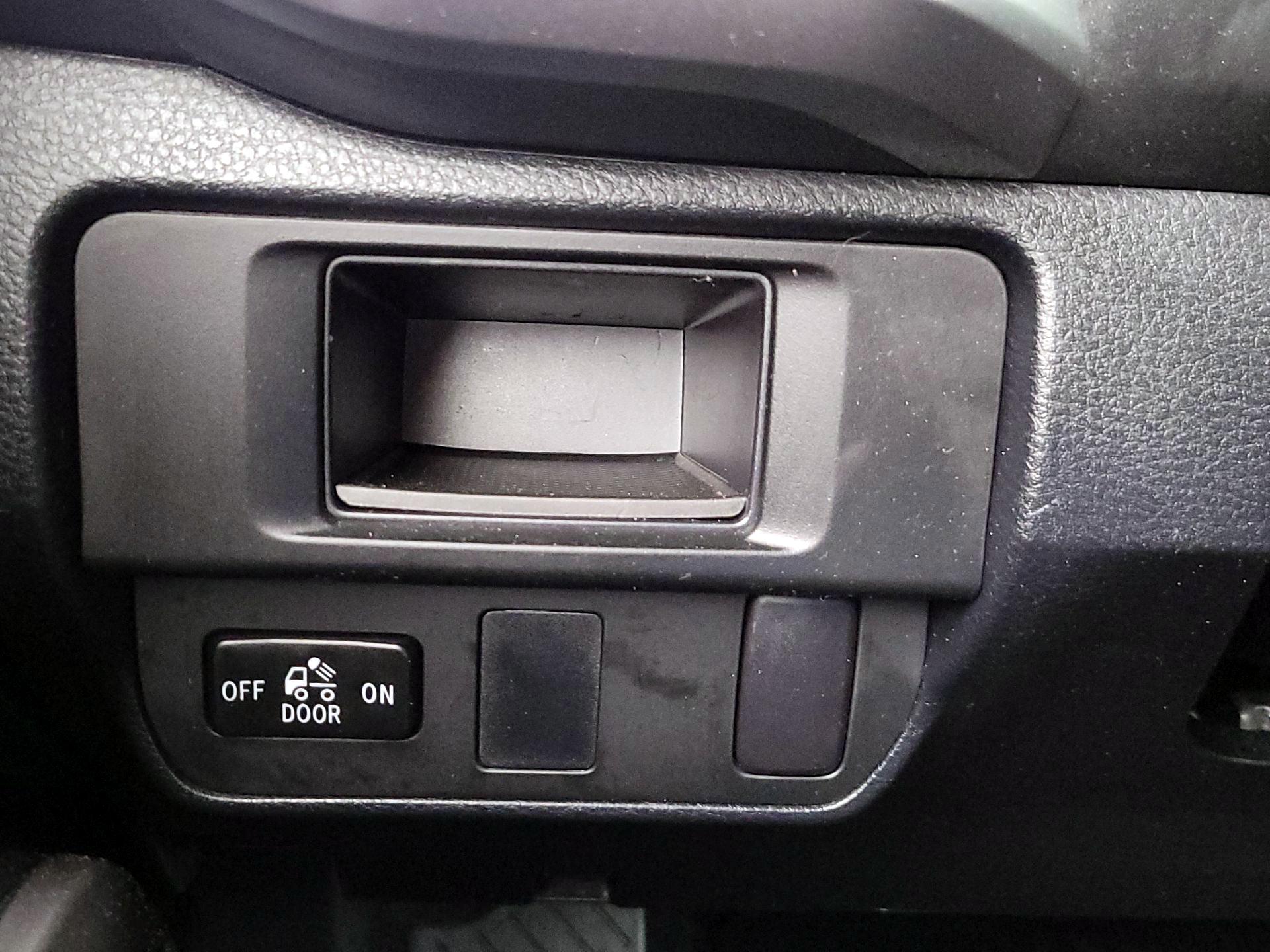 Thumbnail: 2016 Toyota Tacoma - 13