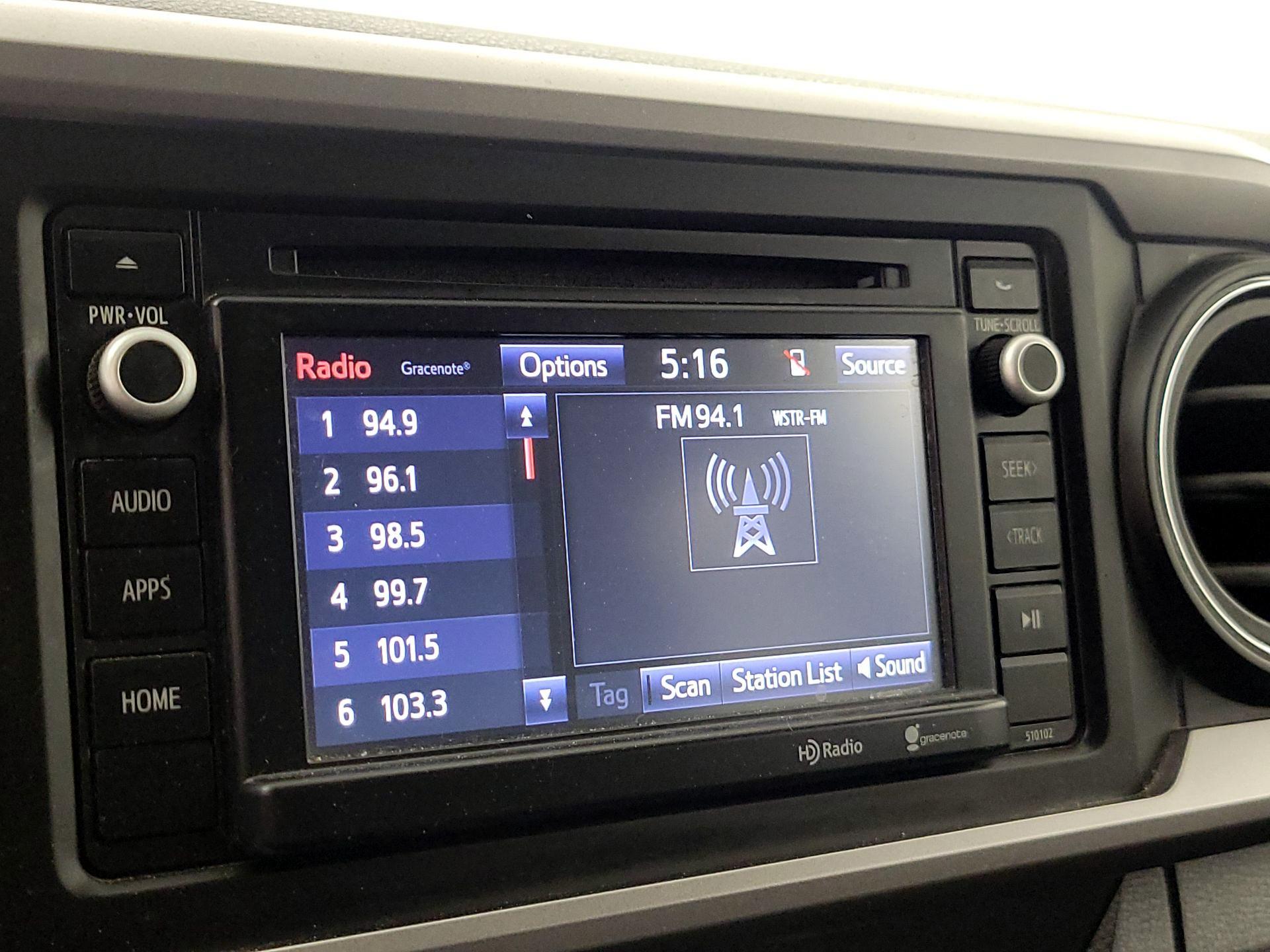 Thumbnail: 2016 Toyota Tacoma - 15