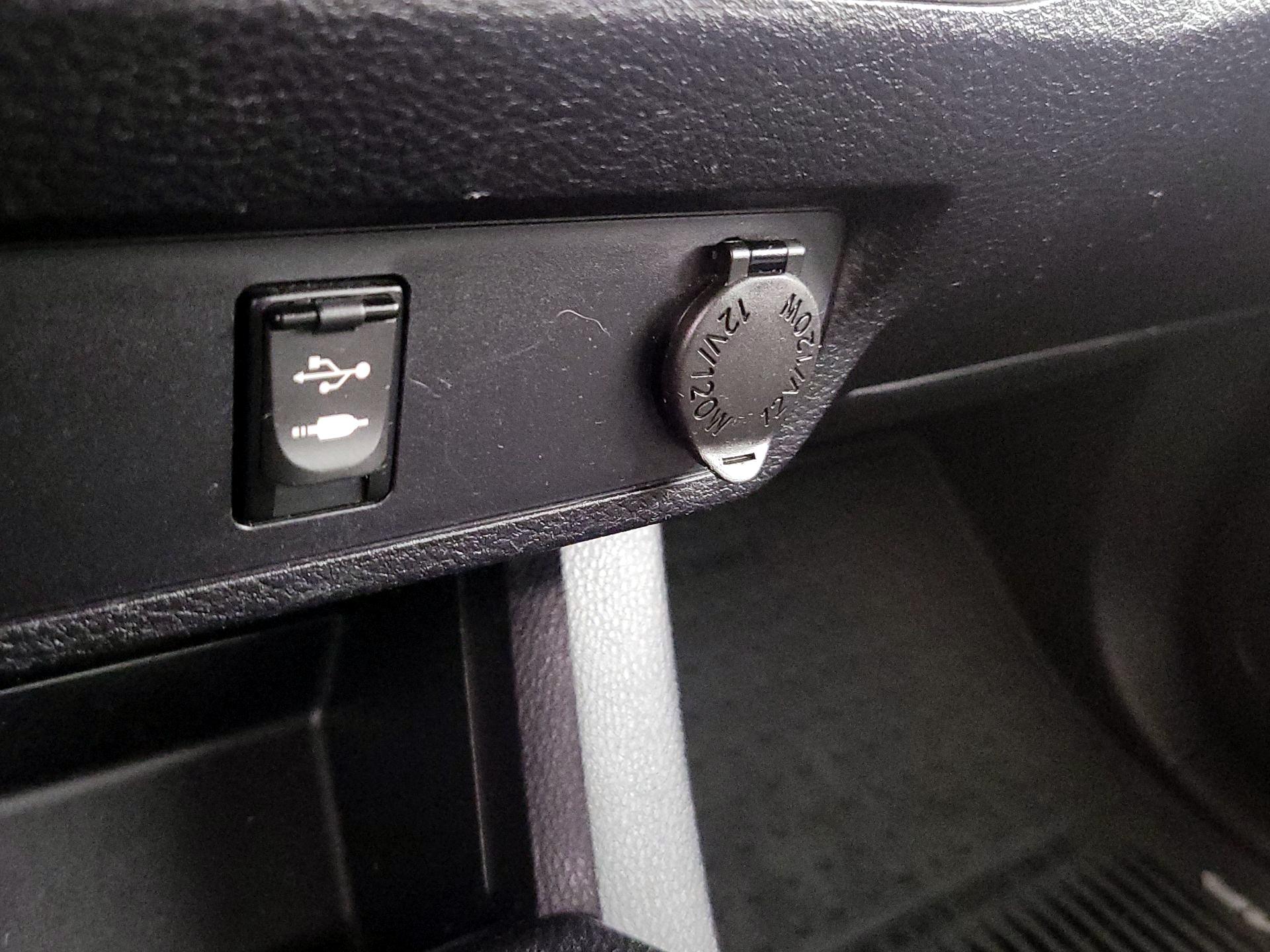 Thumbnail: 2016 Toyota Tacoma - 18