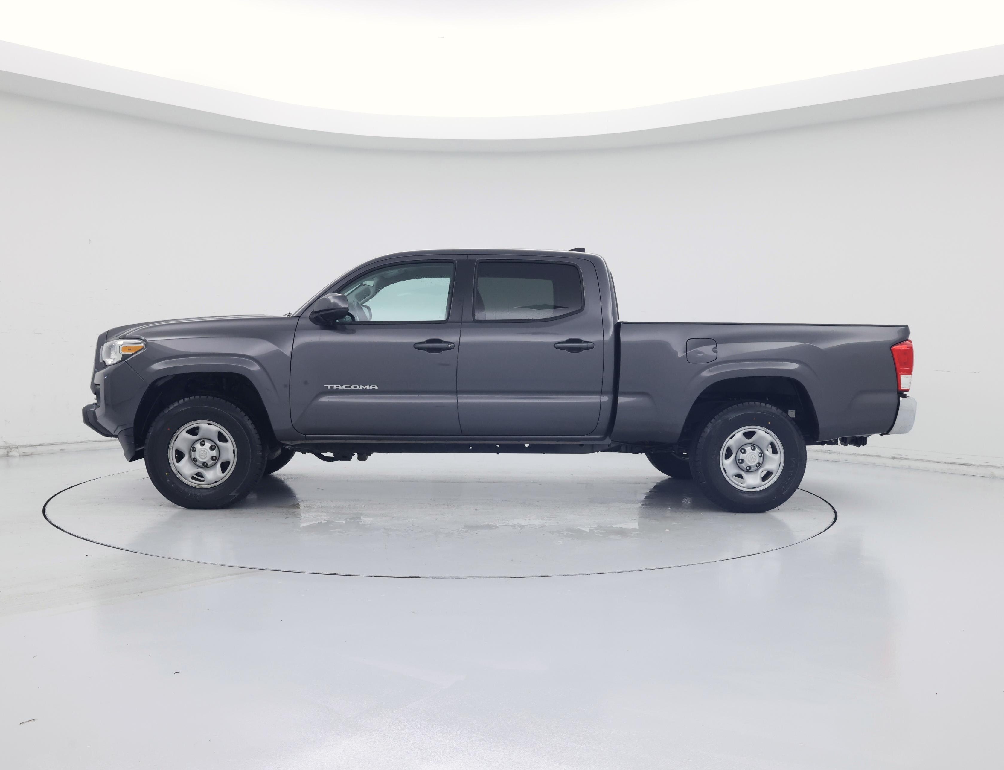 Thumbnail: 2016 Toyota Tacoma - 3