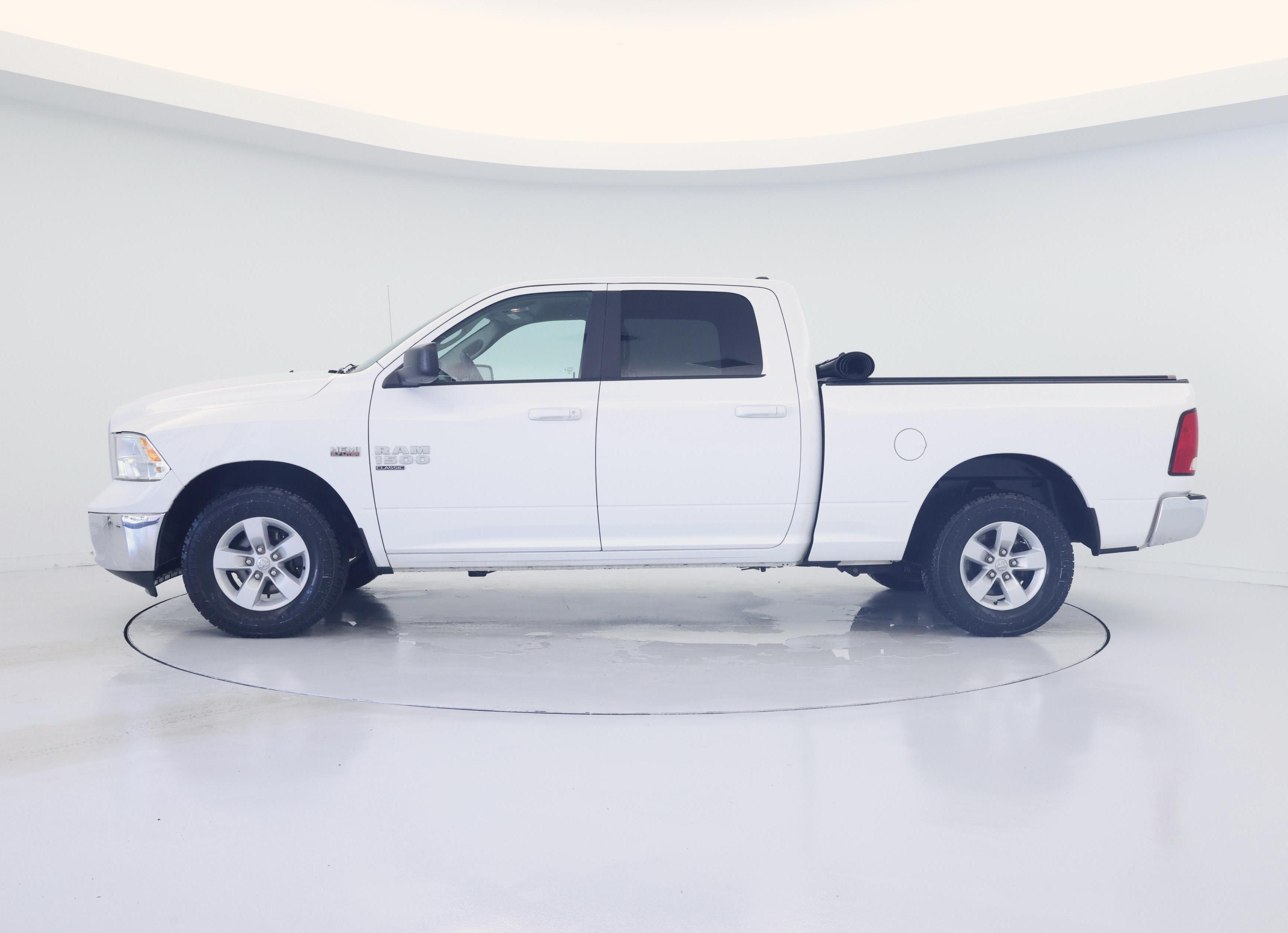 Thumbnail: 2020 RAM 1500 Classic - 3