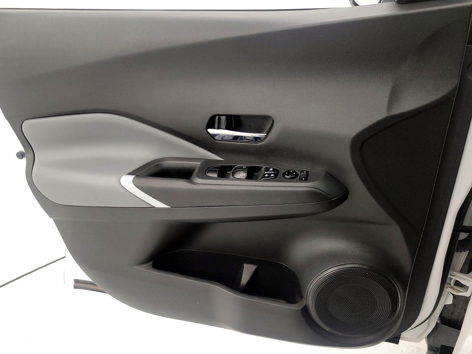 Thumbnail: 2021 Nissan Kicks - 12