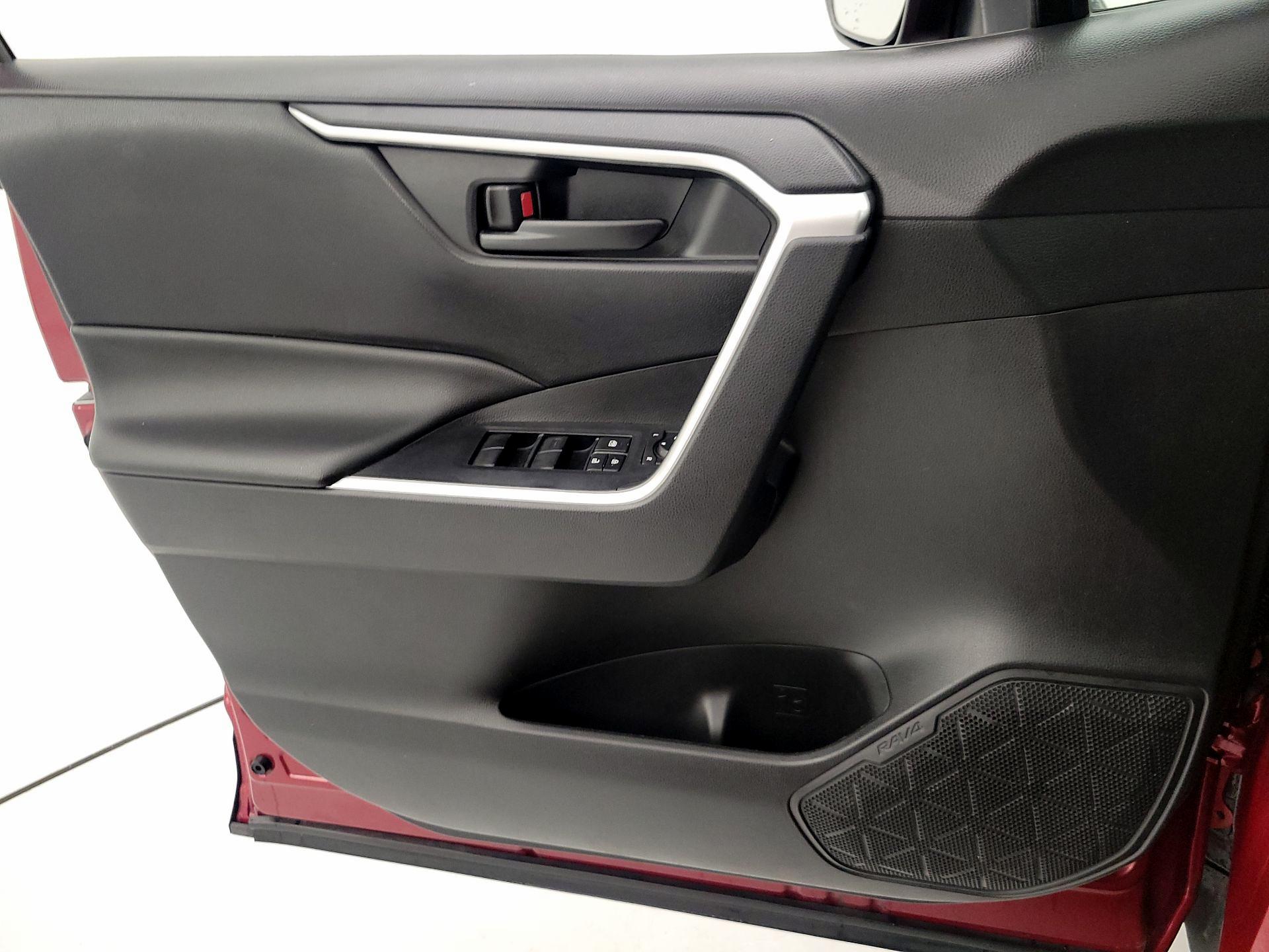 Thumbnail: 2022 Toyota RAV4 - 12