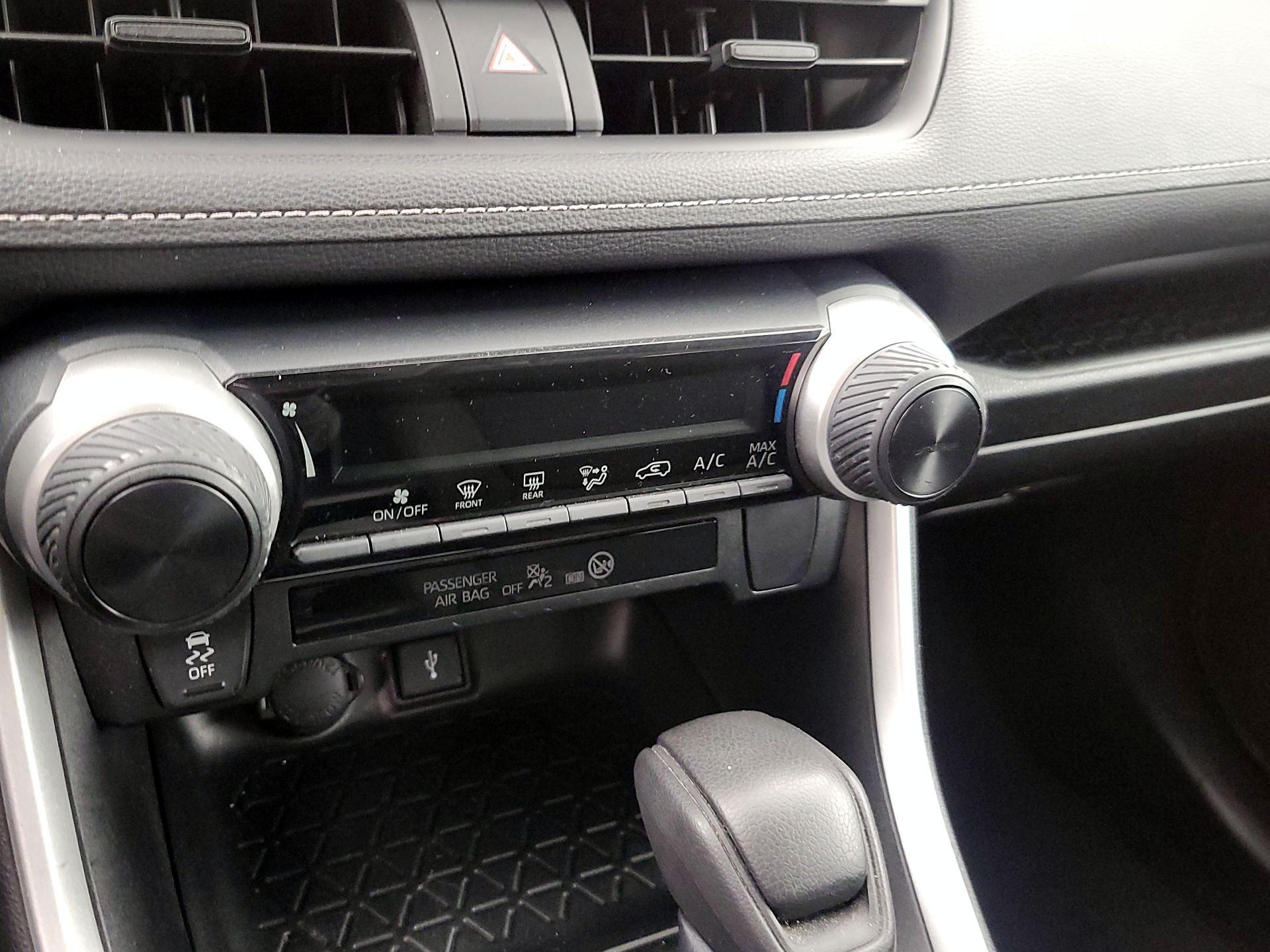 Thumbnail: 2022 Toyota RAV4 - 16