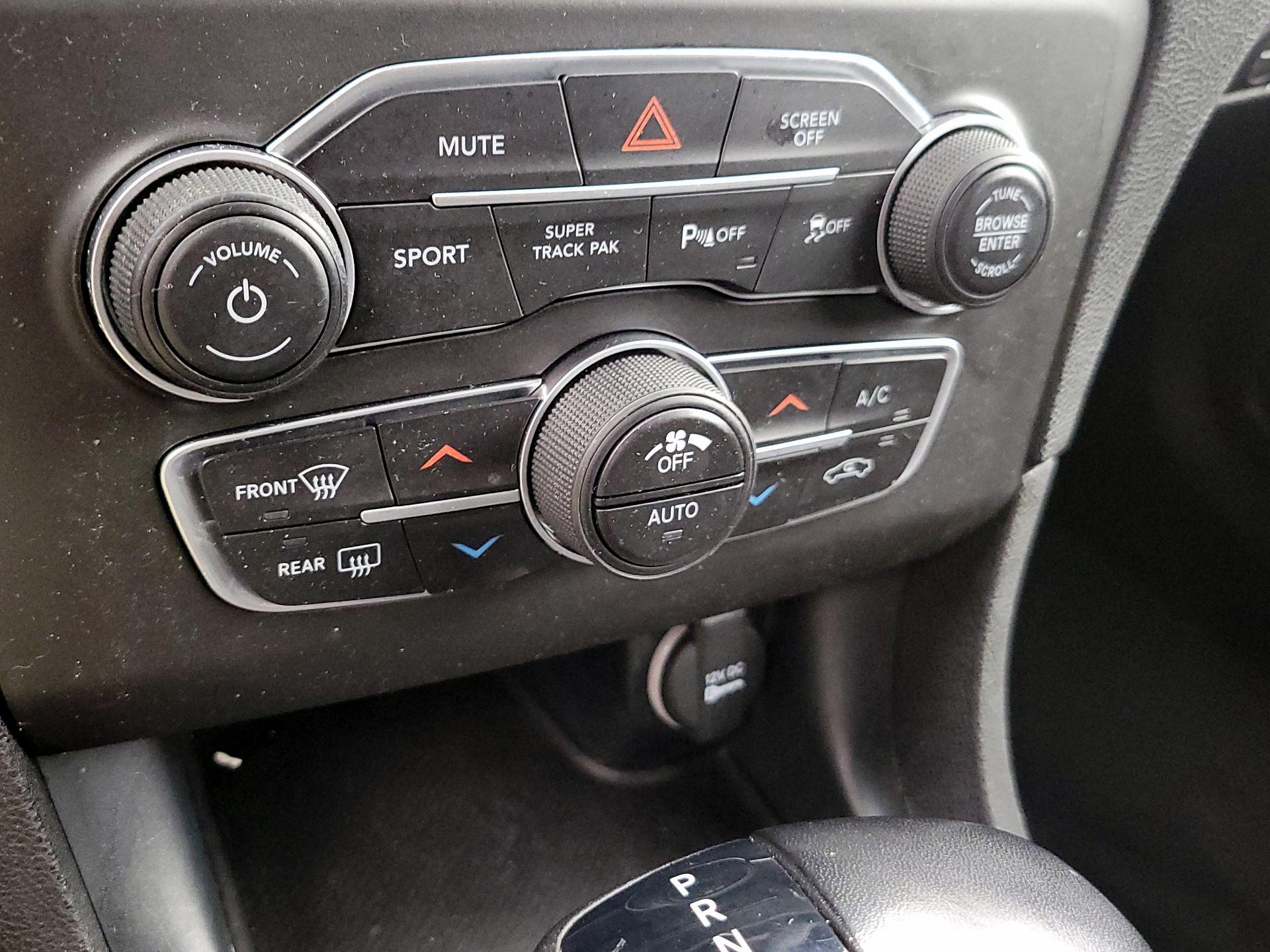 Thumbnail: 2022 Dodge Charger - 17