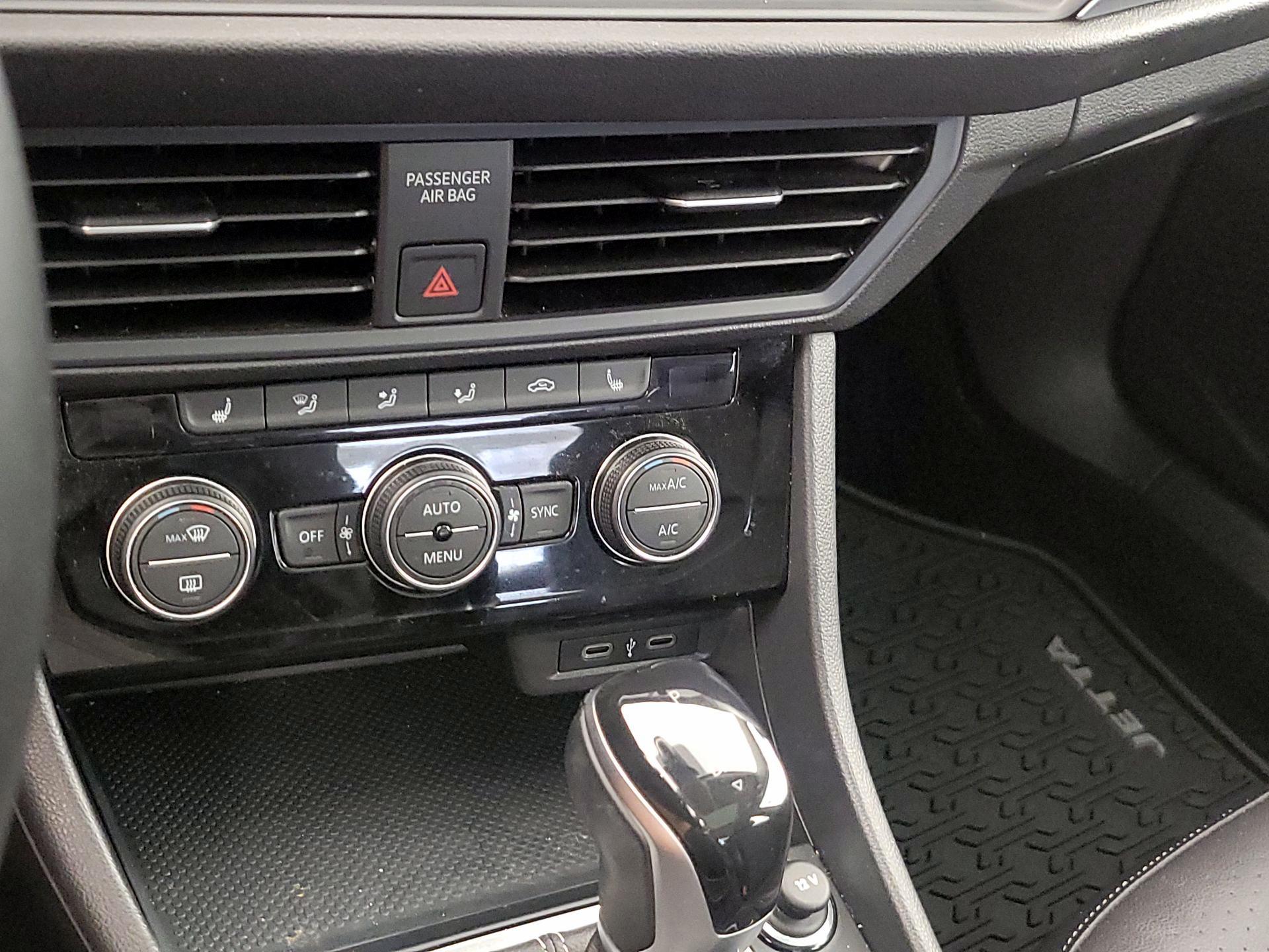 Thumbnail: 2023 Volkswagen Jetta - 16