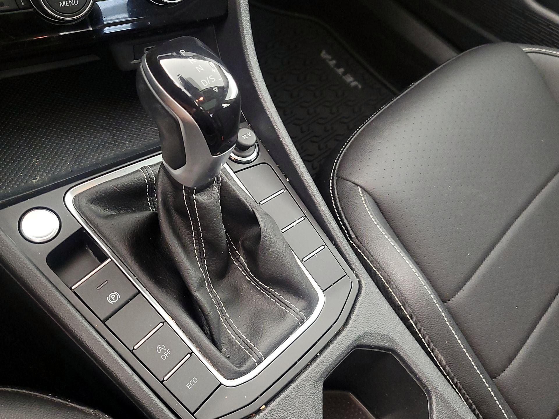 Thumbnail: 2023 Volkswagen Jetta - 17