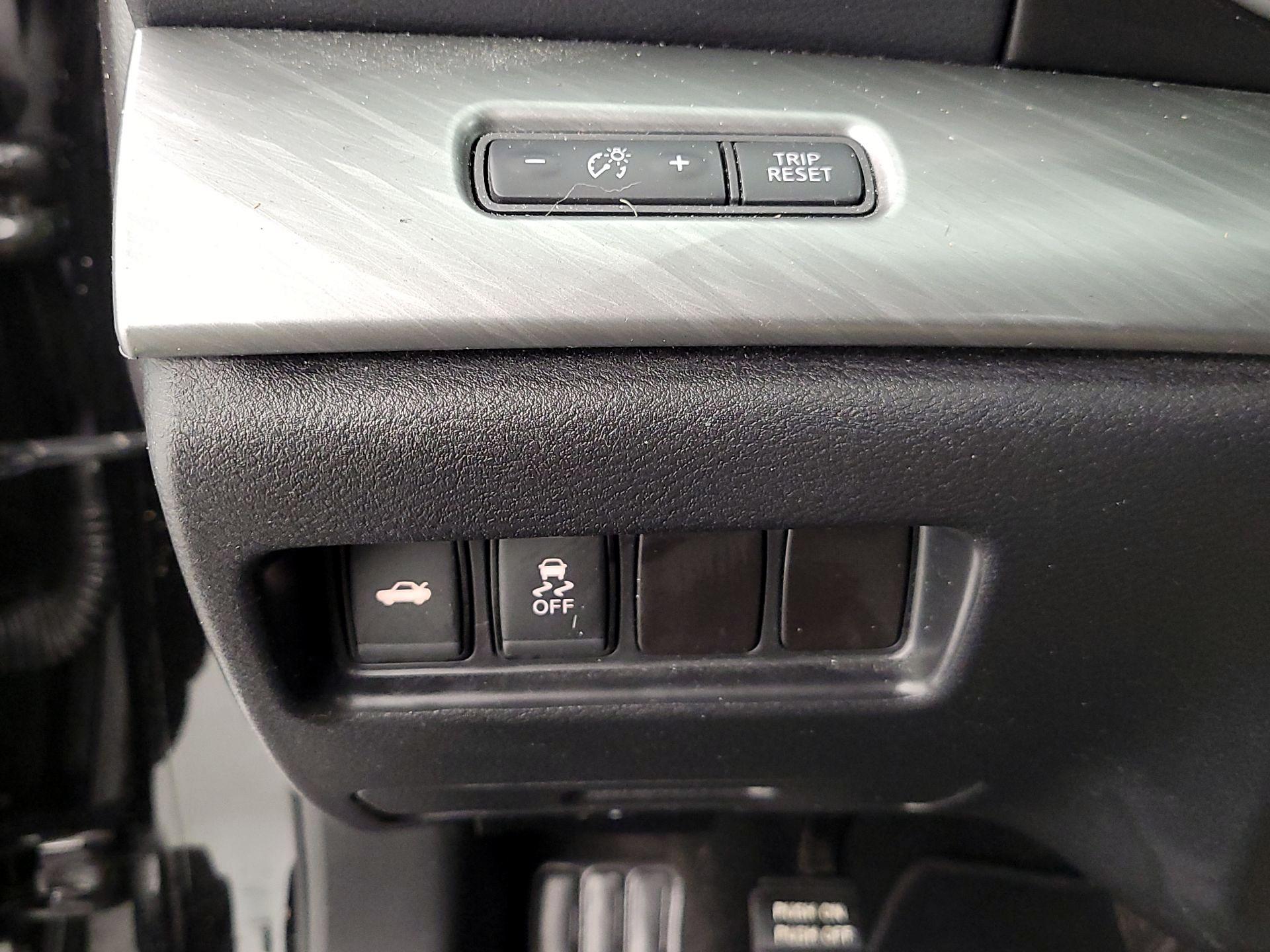 Thumbnail: 2017 Nissan Maxima - 13