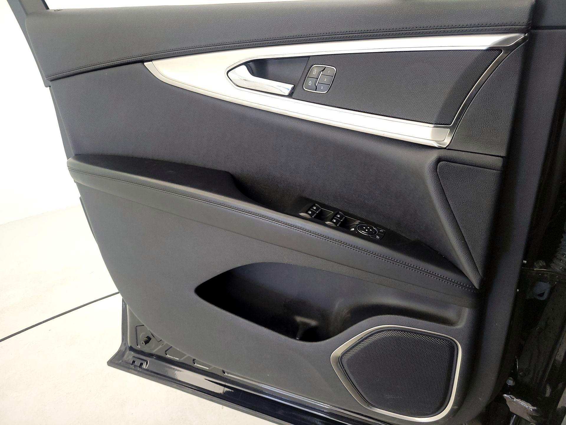 Thumbnail: 2020 Lincoln Nautilus - 12