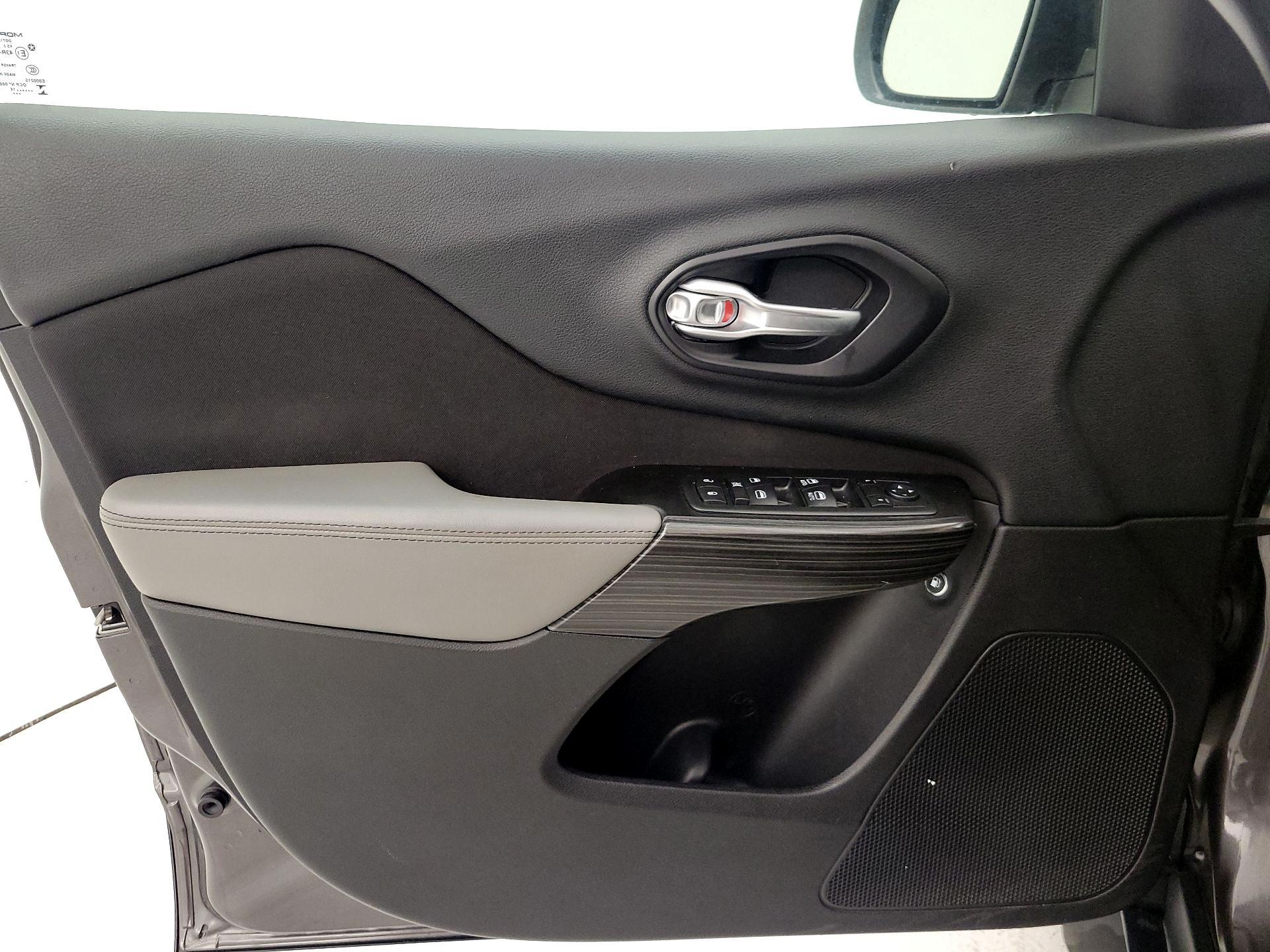 Thumbnail: 2014 Jeep Cherokee - 12