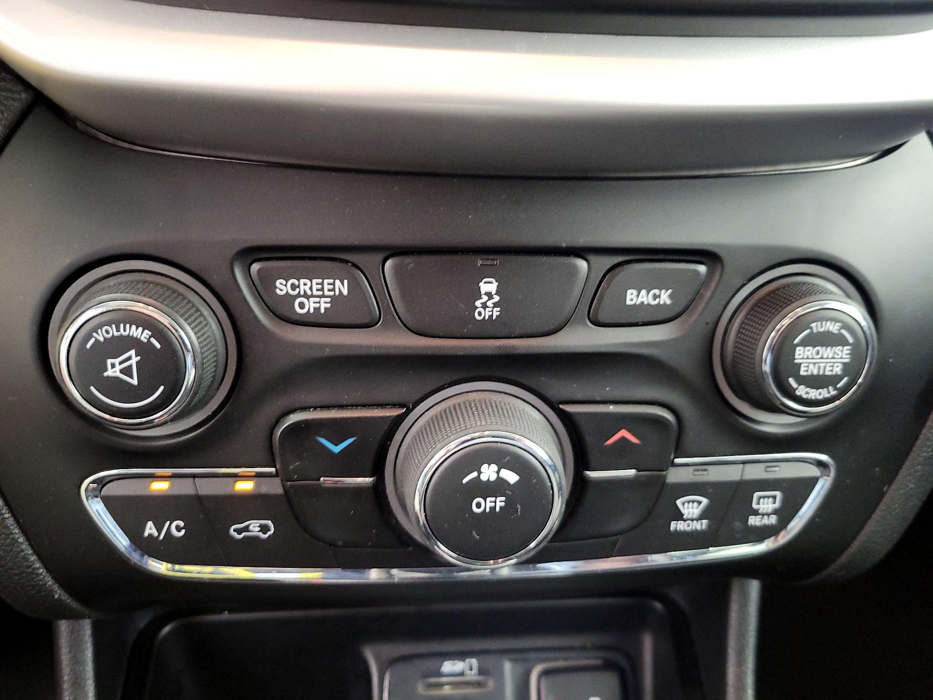 Thumbnail: 2014 Jeep Cherokee - 15