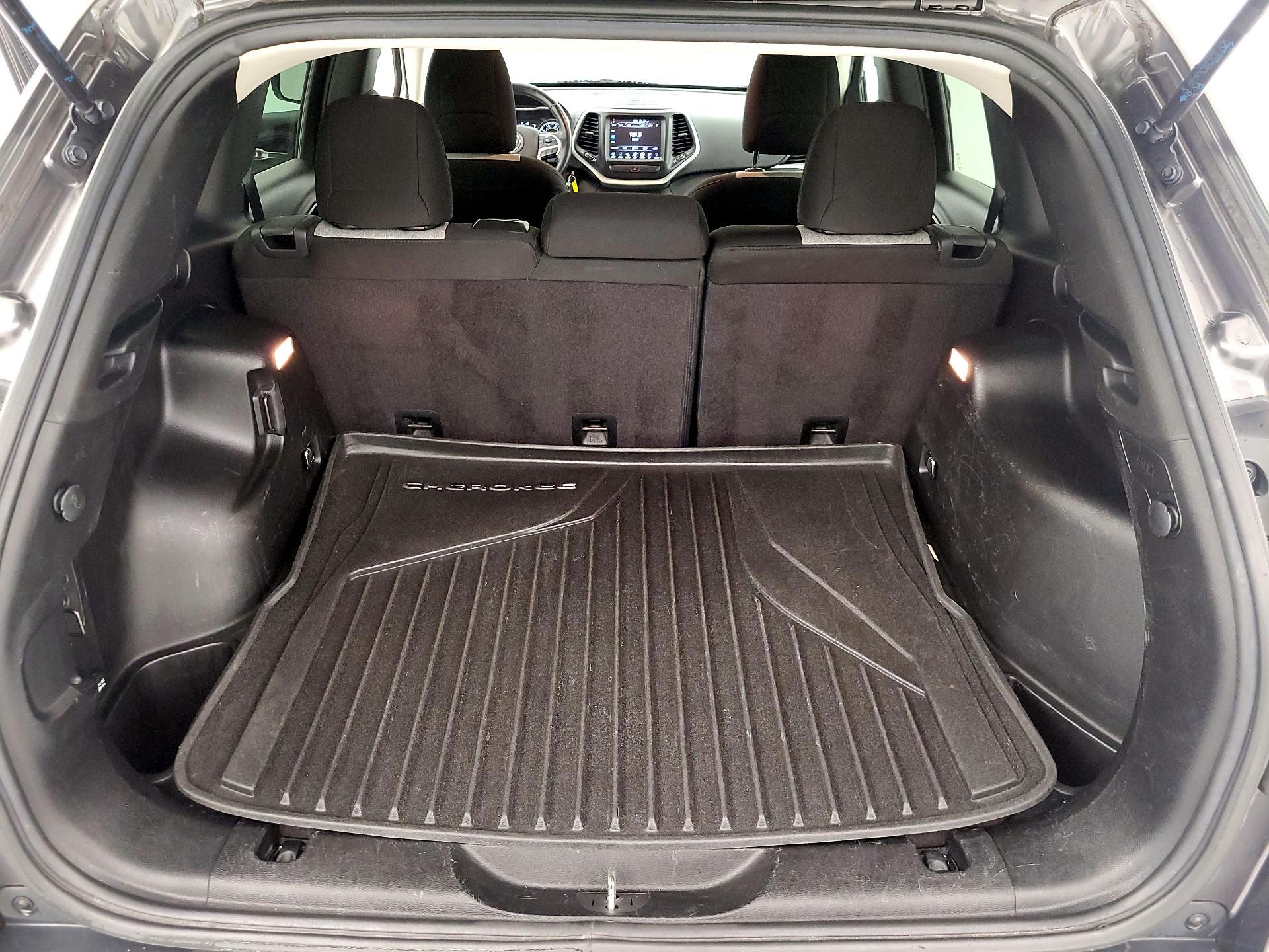 Thumbnail: 2014 Jeep Cherokee - 19