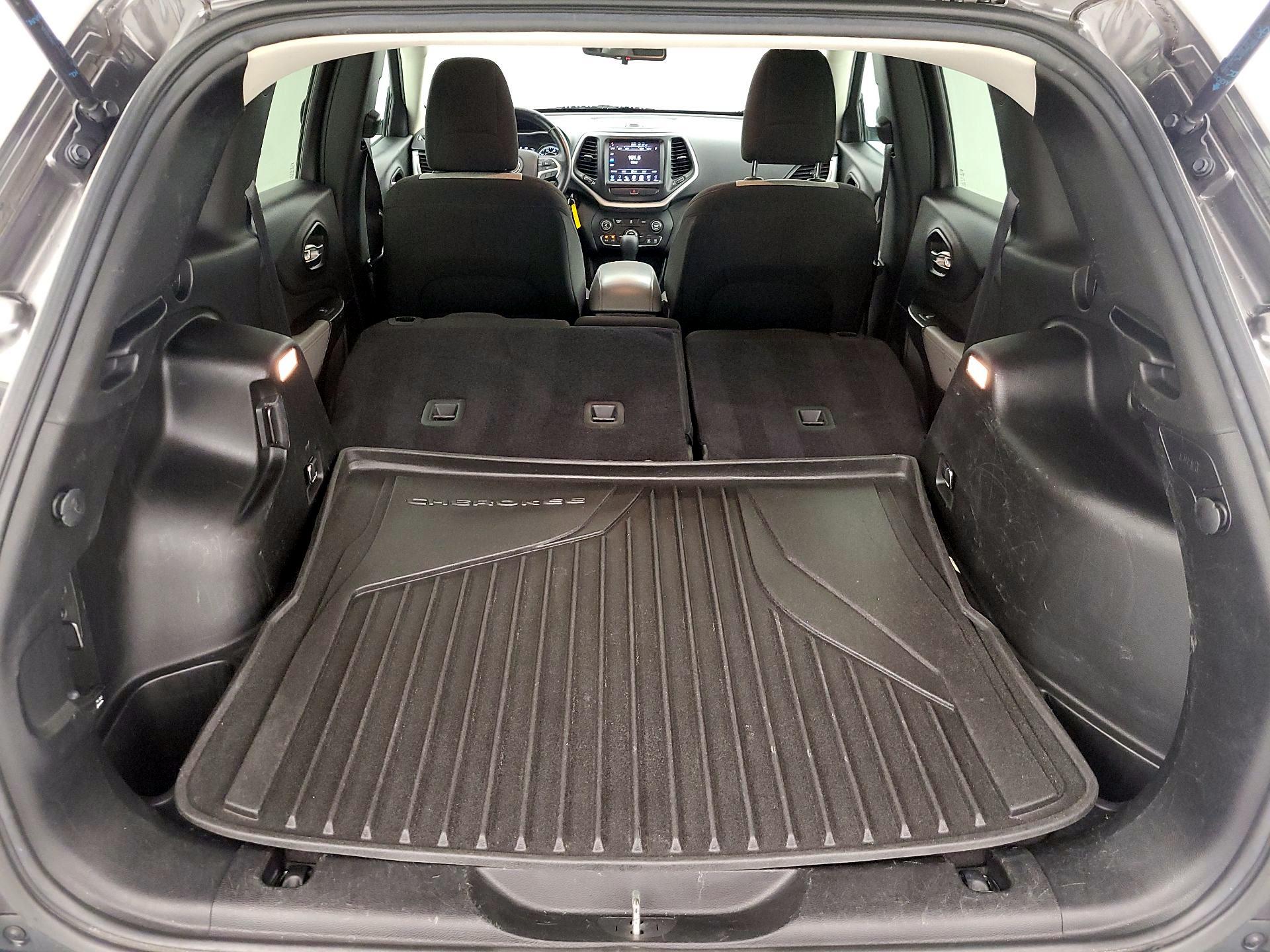 Thumbnail: 2014 Jeep Cherokee - 20