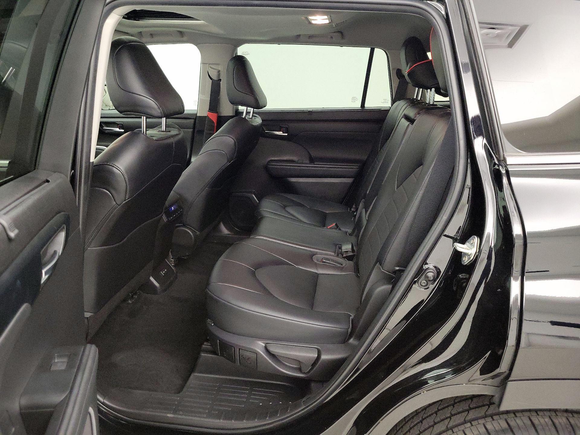 Thumbnail: 2022 Toyota Highlander - 20