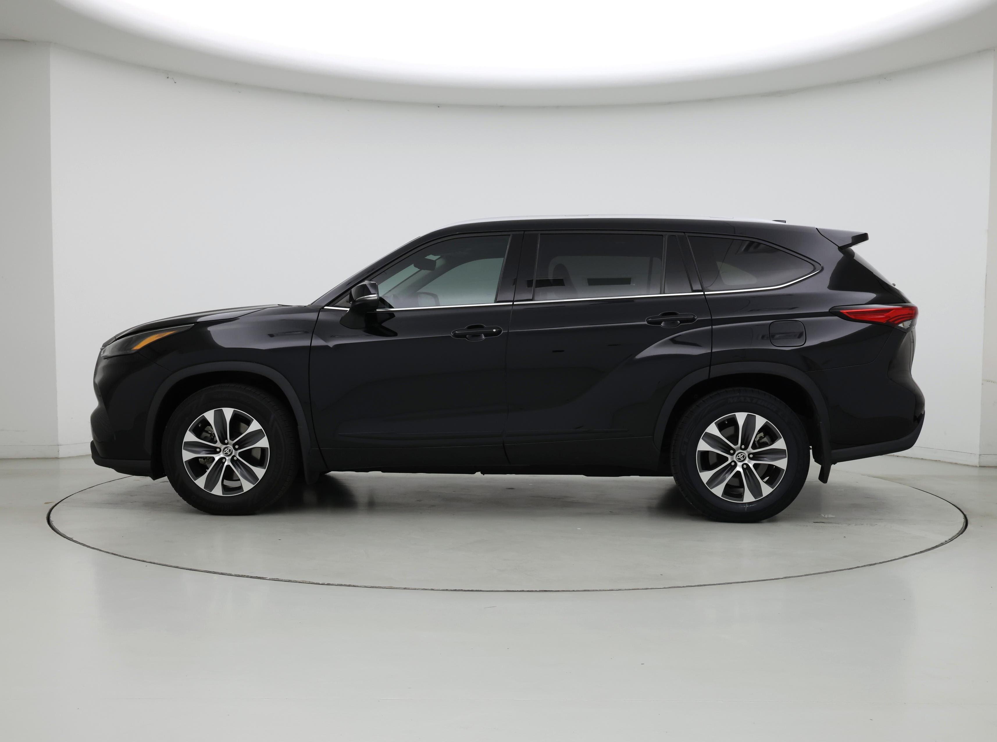 Thumbnail: 2022 Toyota Highlander - 3
