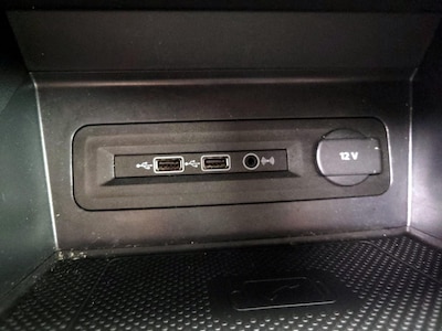 USB/AUX Ports