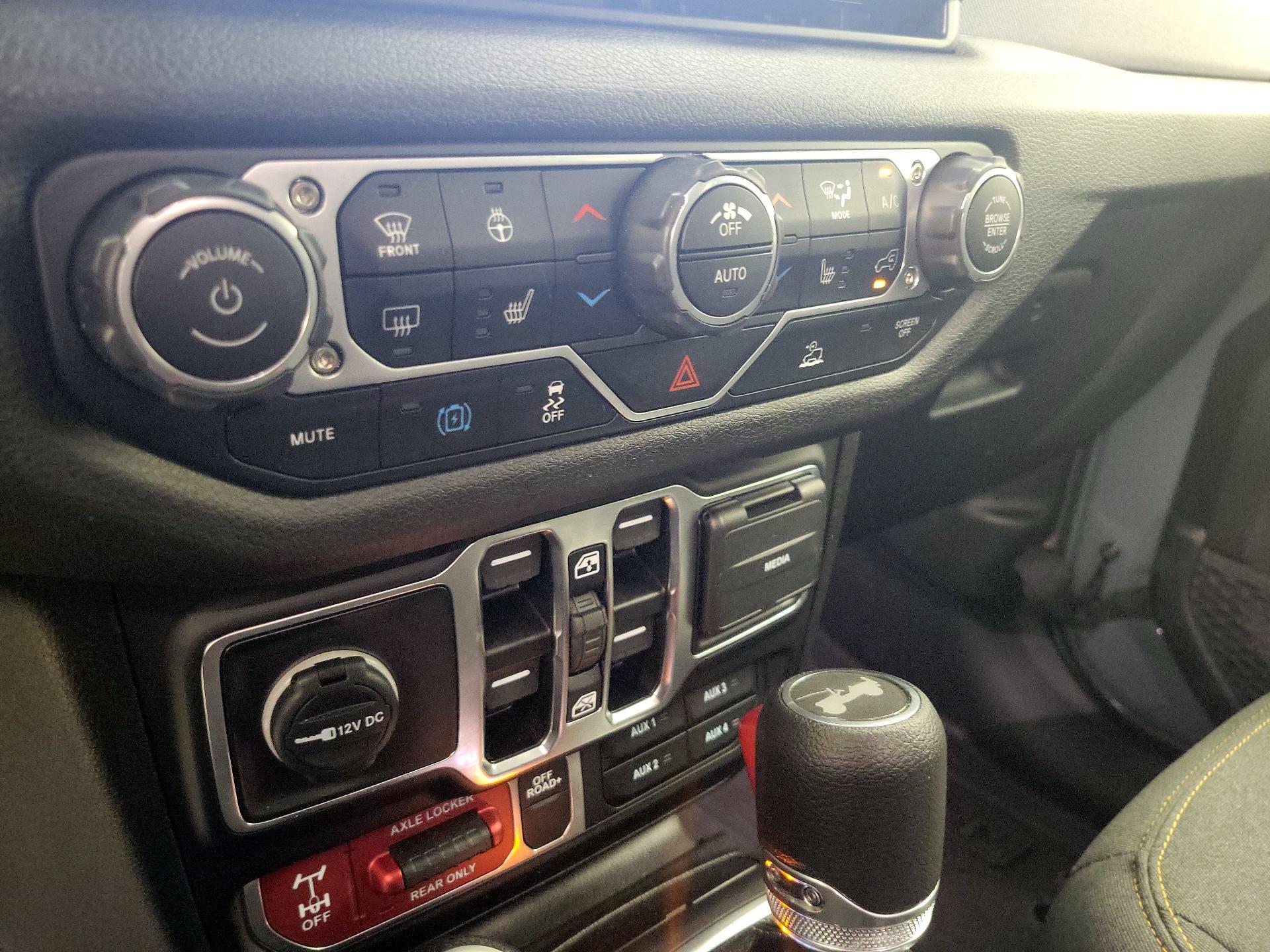 Thumbnail: 2025 Jeep Wrangler - 16