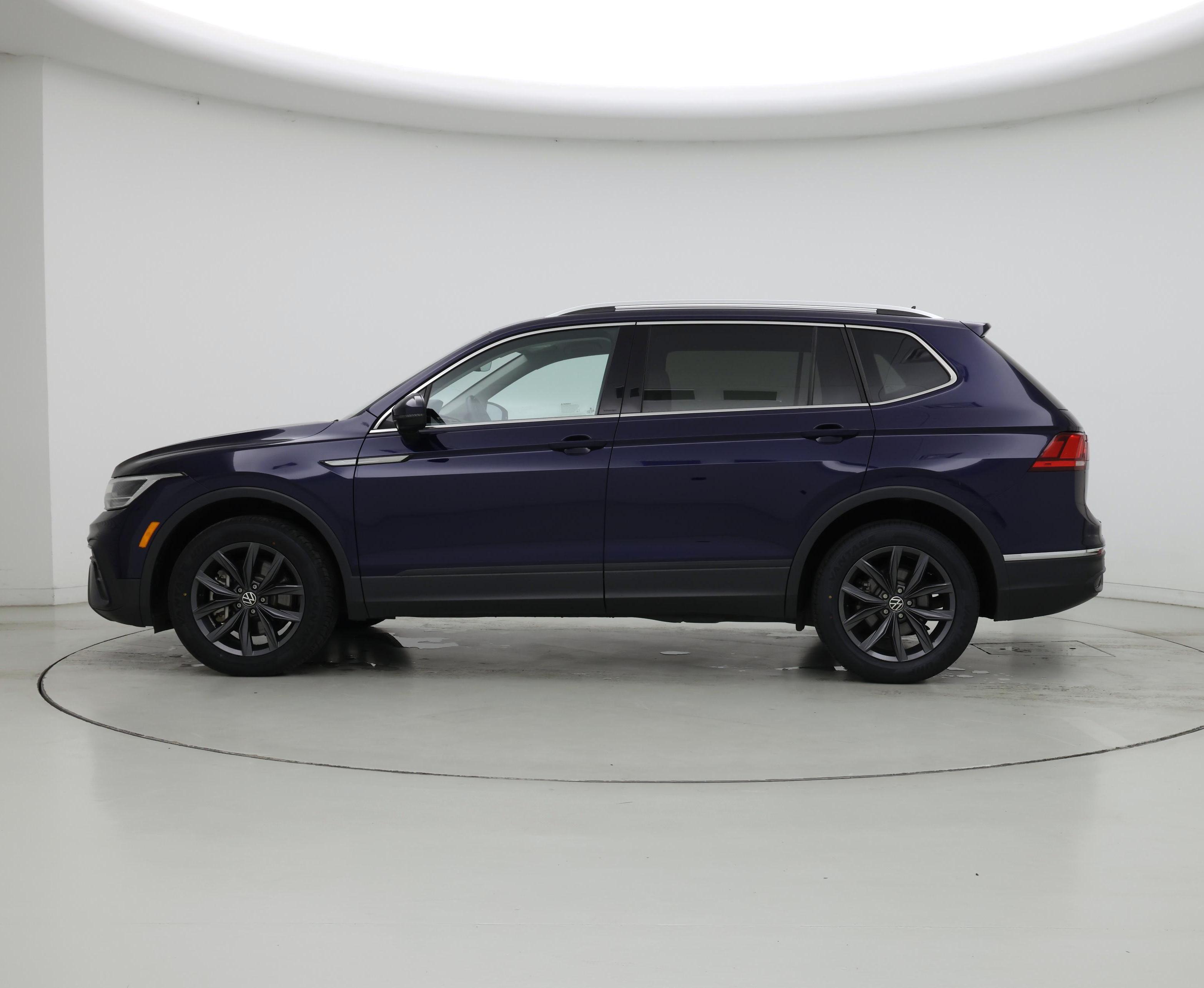 Thumbnail: 2023 Volkswagen Tiguan - 3