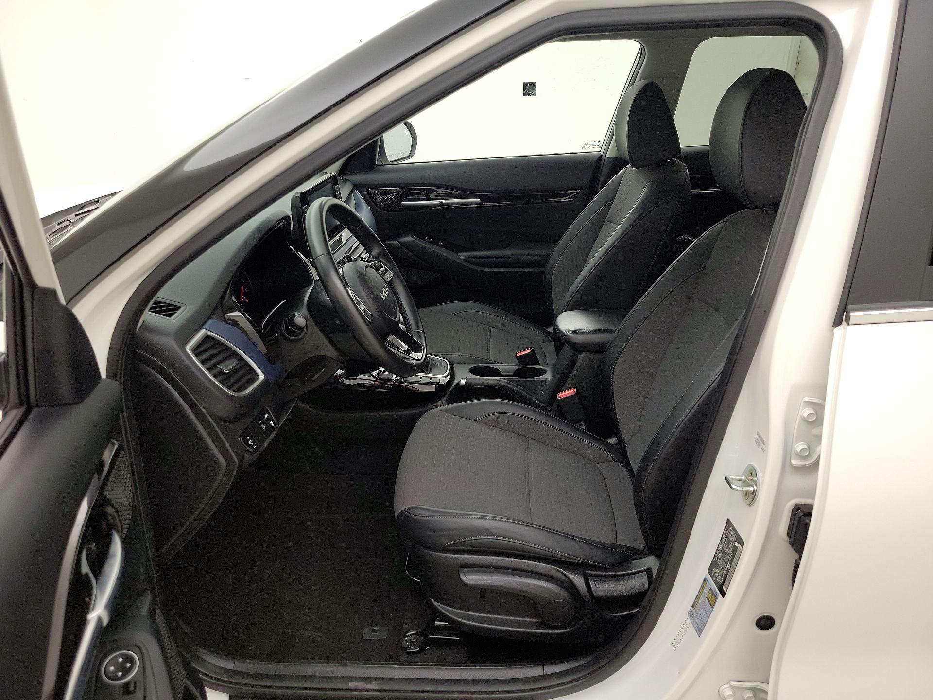 Thumbnail: 2023 Kia Seltos - 11