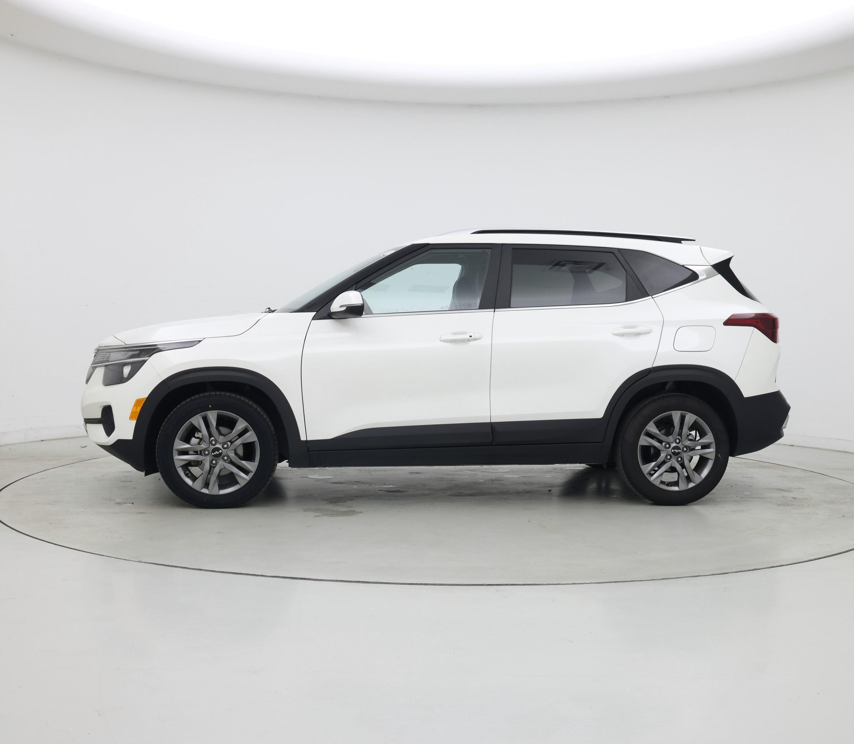 Thumbnail: 2023 Kia Seltos - 3