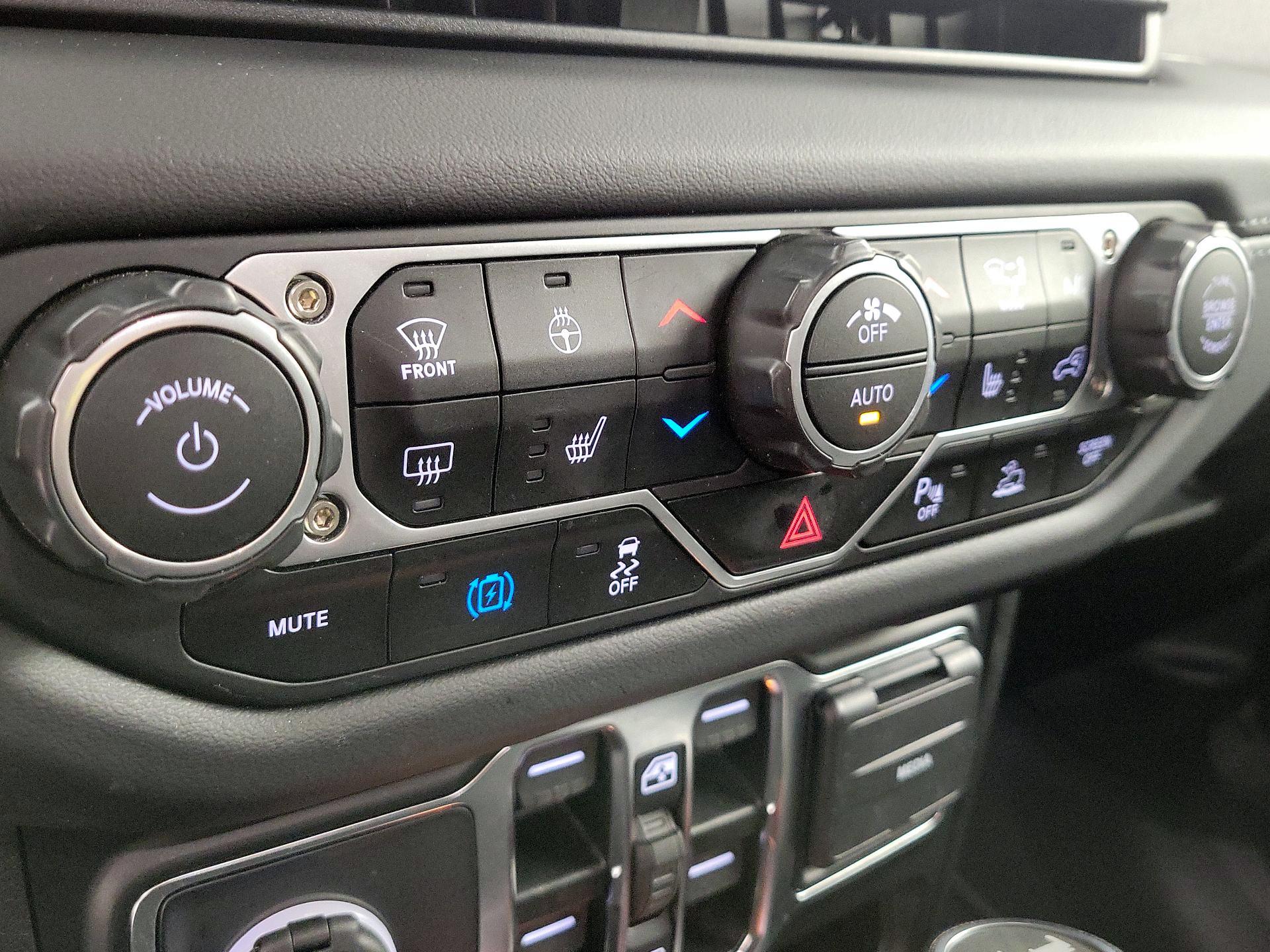 Thumbnail: 2025 Jeep Wrangler - 16