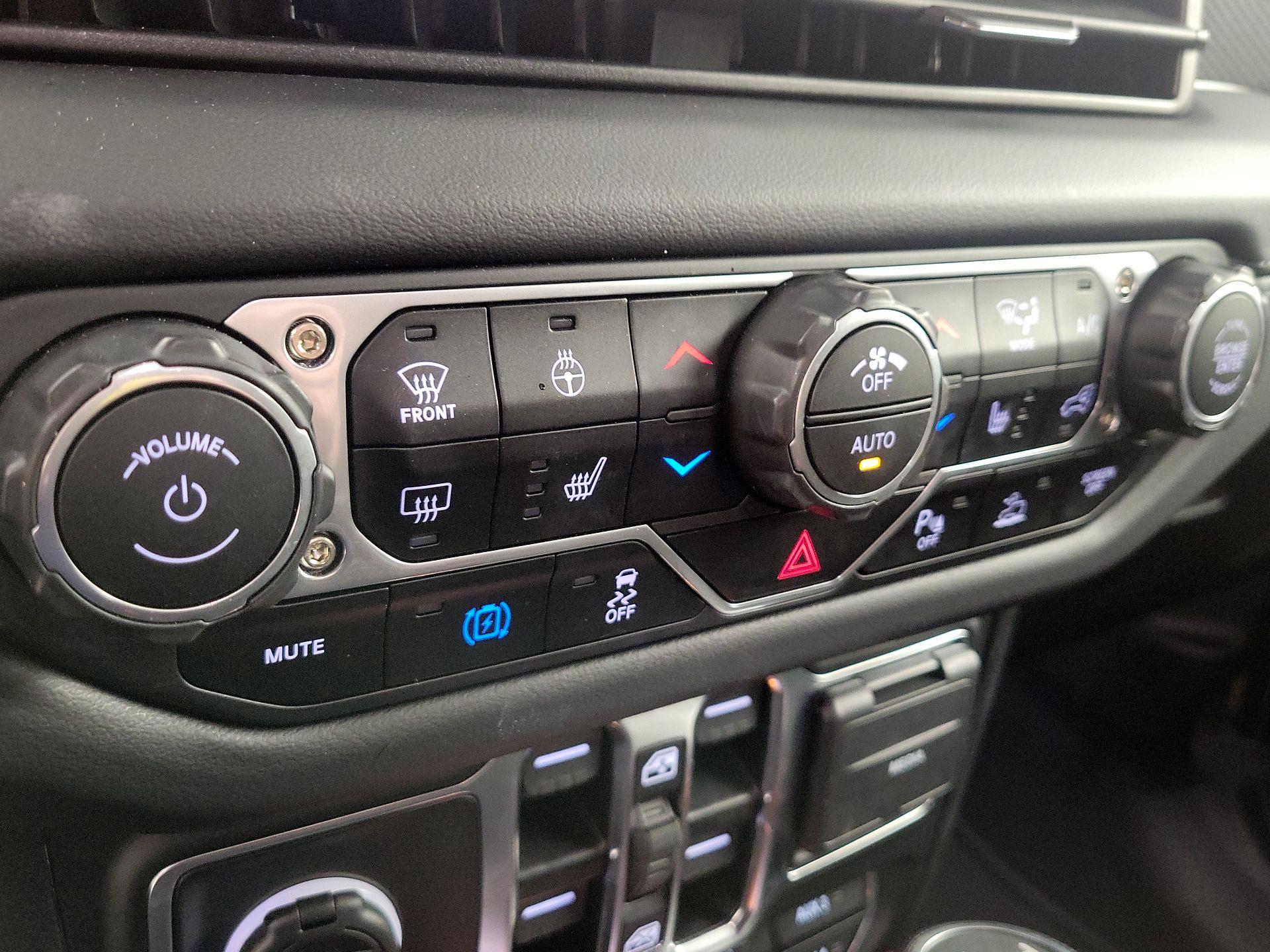 Thumbnail: 2025 Jeep Wrangler - 16