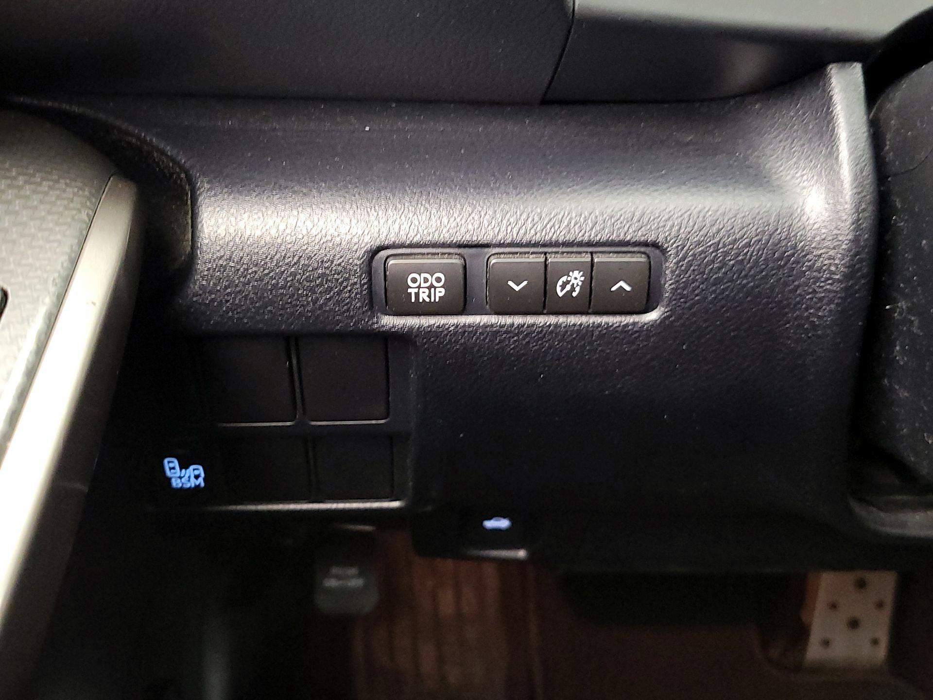 Thumbnail: 2016 Lexus IS - 13