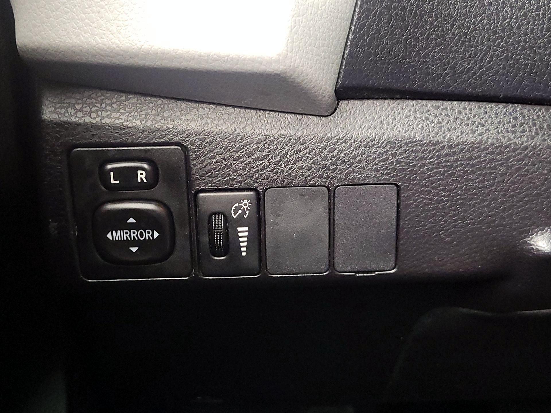 Thumbnail: 2014 Toyota Corolla - 13