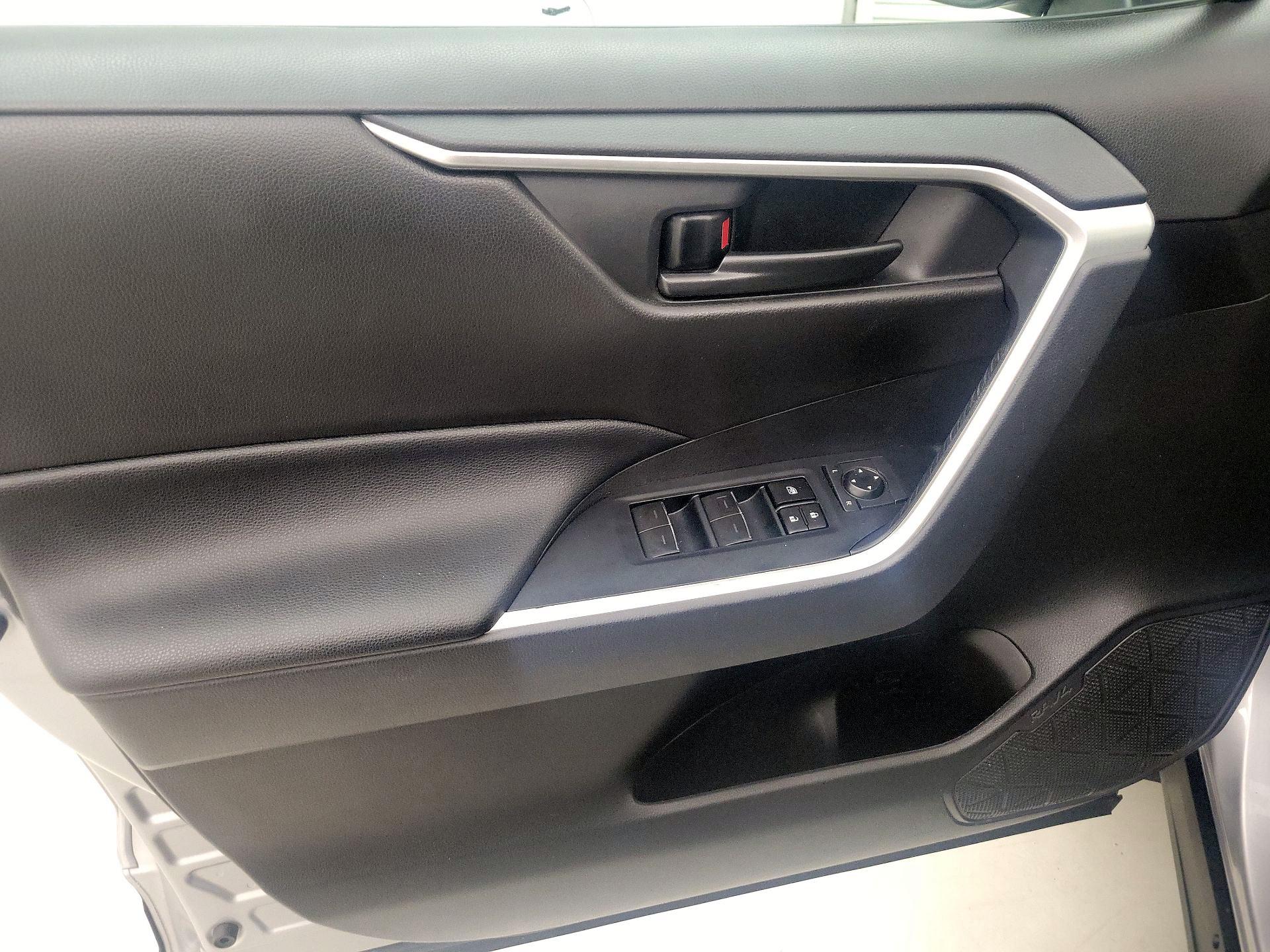 Thumbnail: 2020 Toyota RAV4 - 12