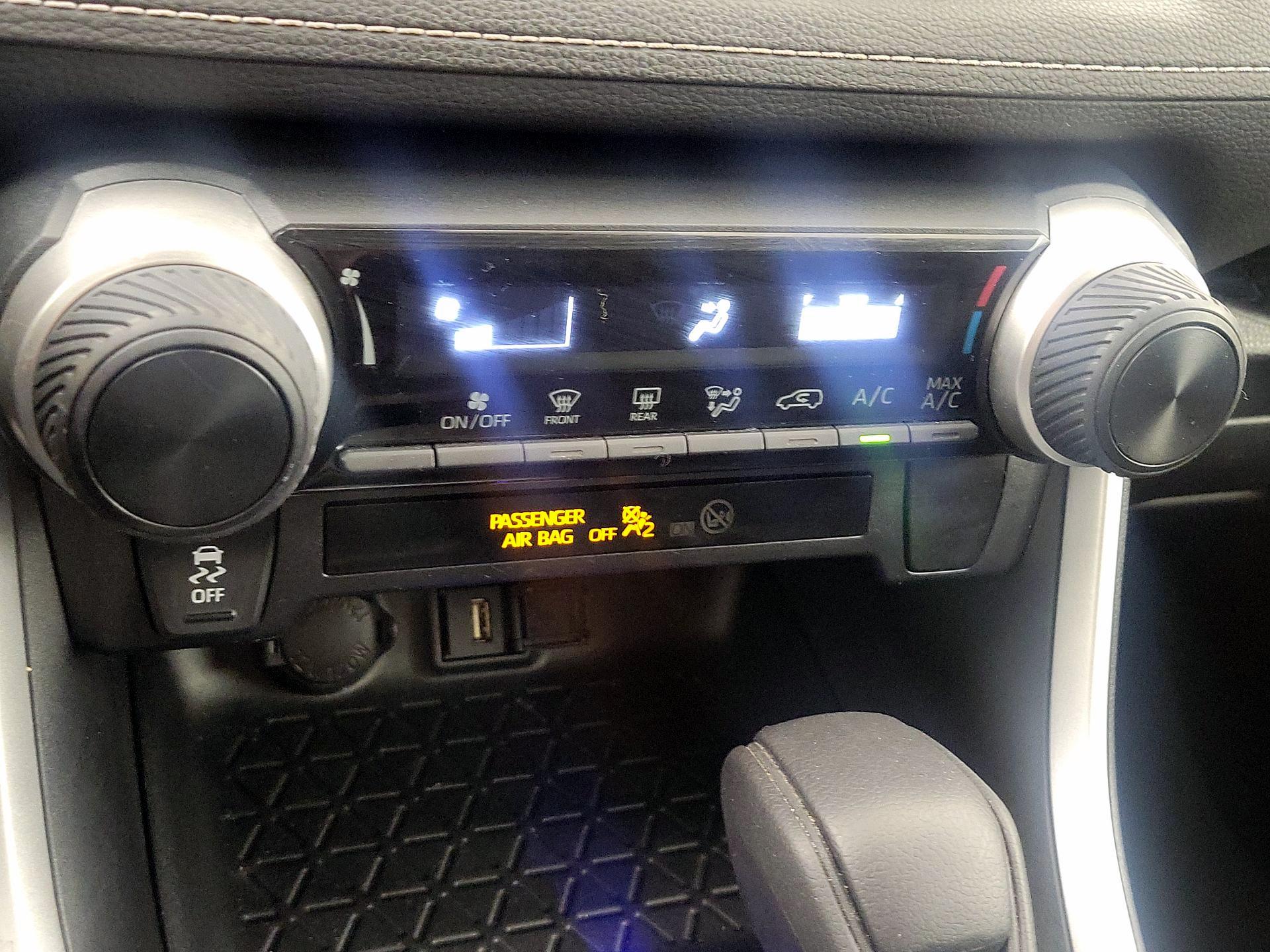 Thumbnail: 2020 Toyota RAV4 - 16